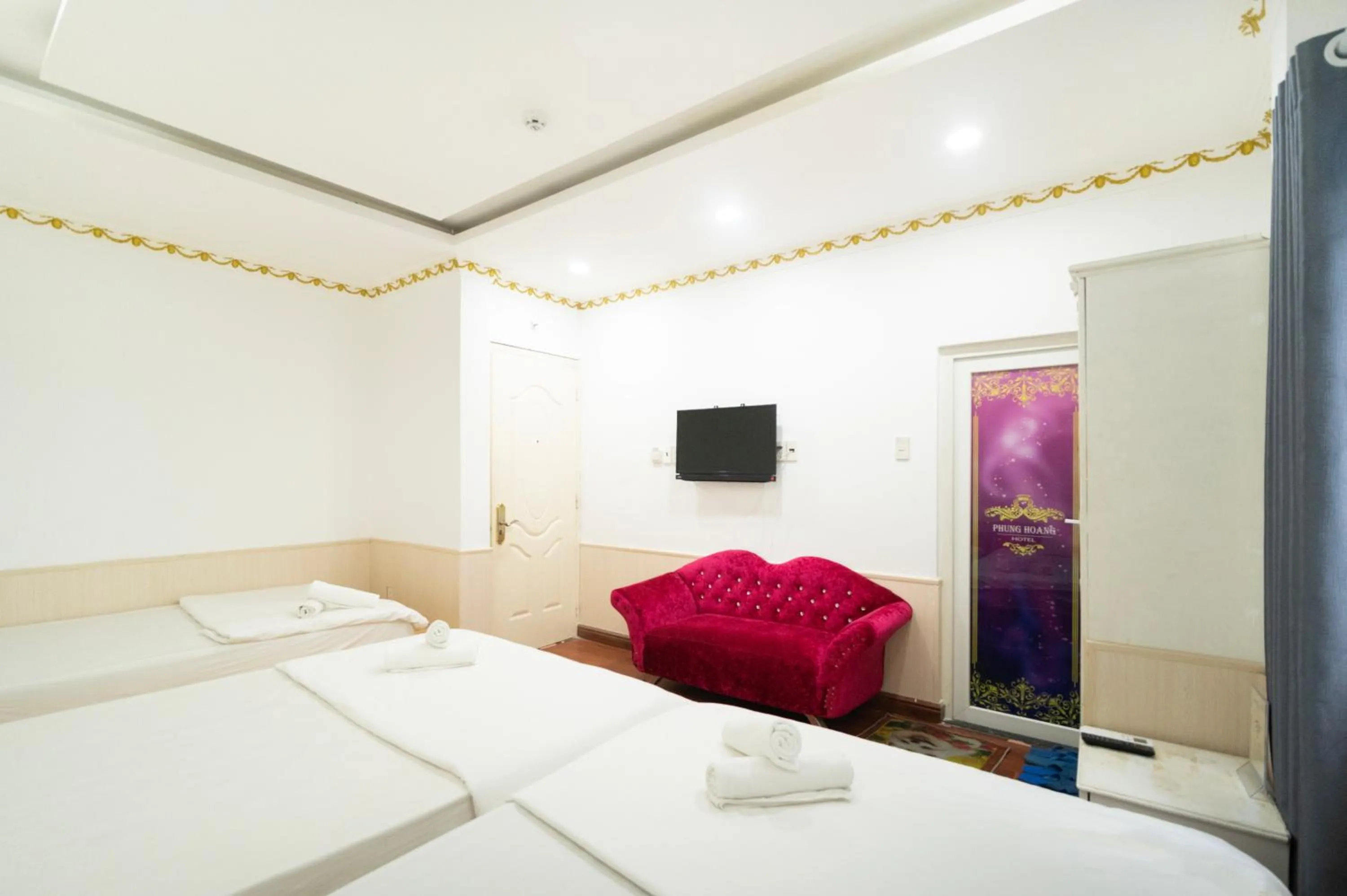 Bed in CROWNE BUI VIEN Hotel