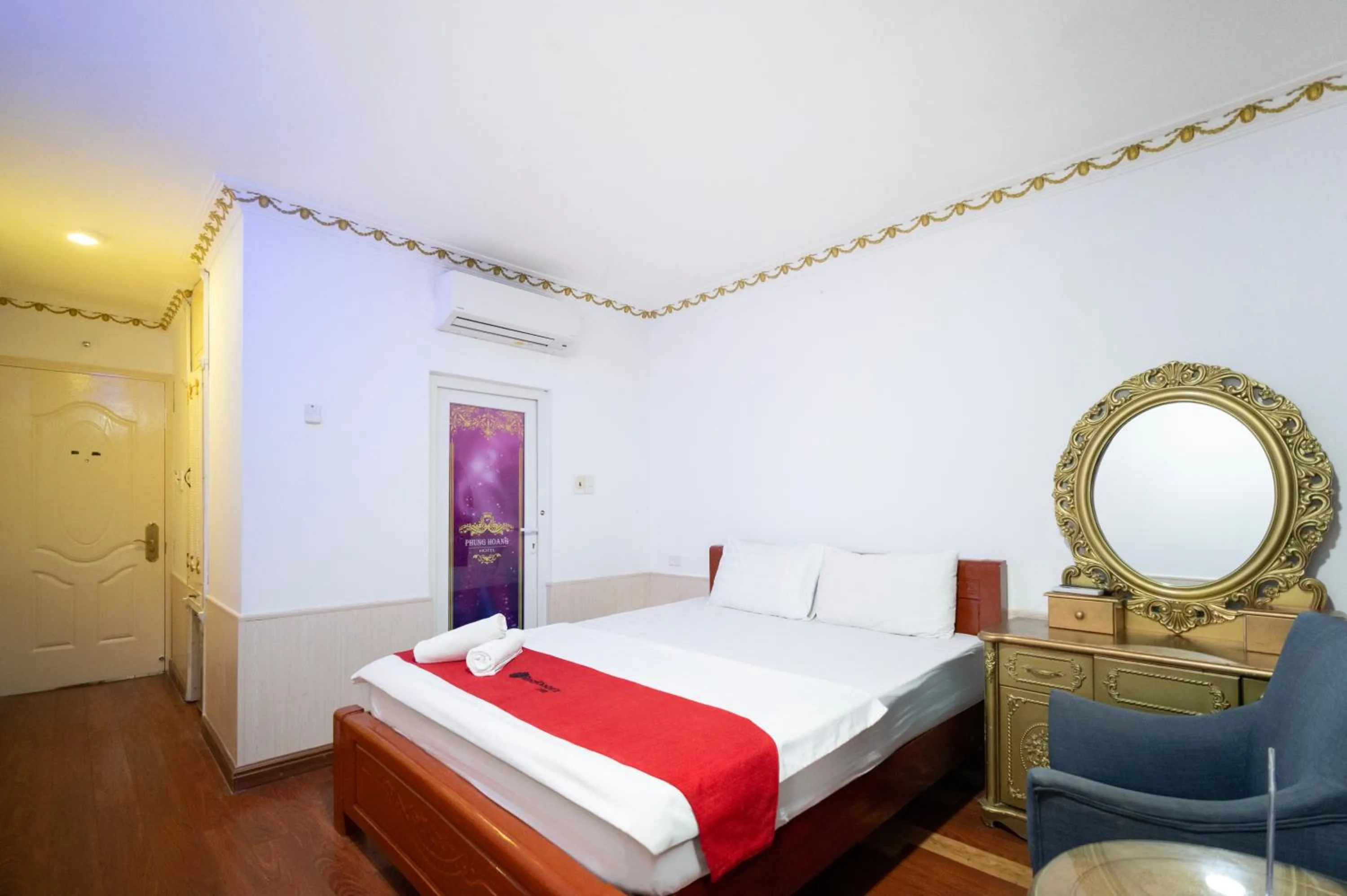 Bed in CROWNE BUI VIEN Hotel