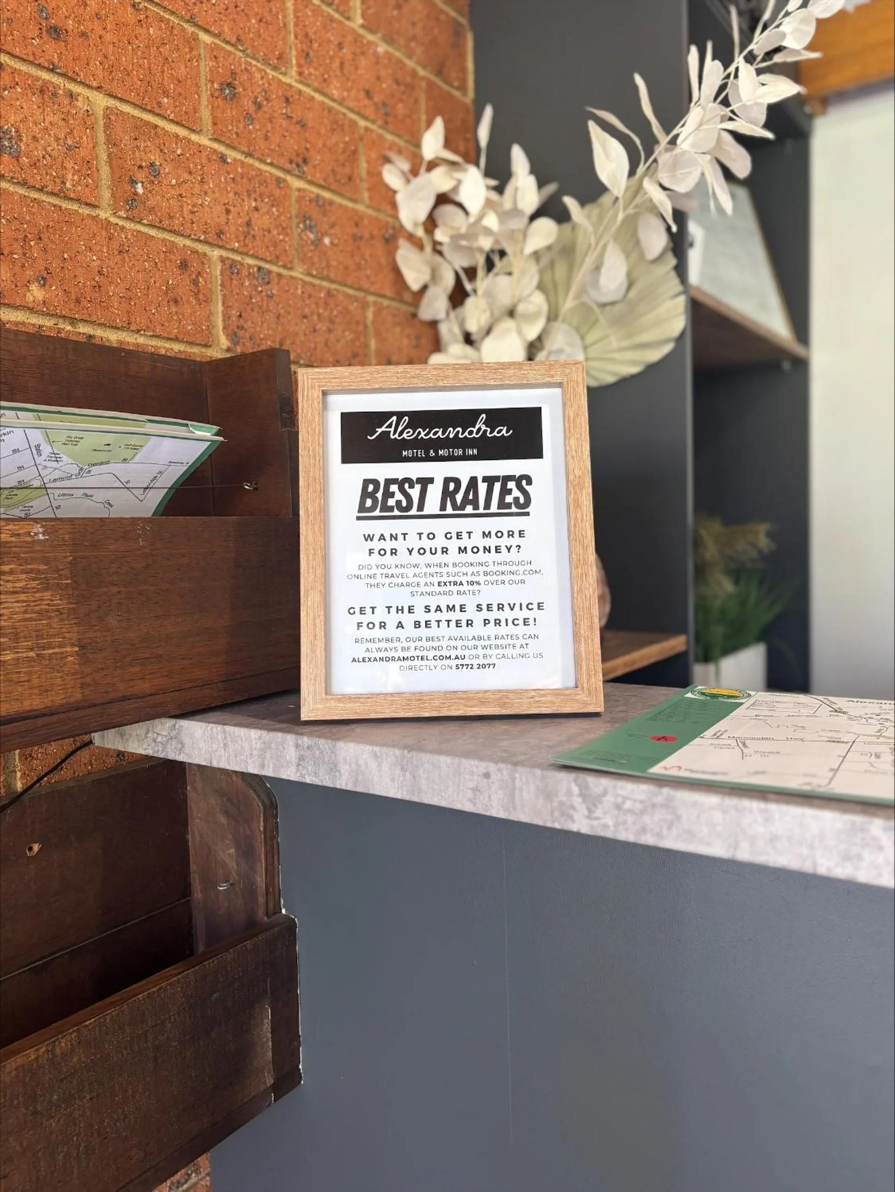 Logo/Certificate/Sign in Alexandra Motor Inn