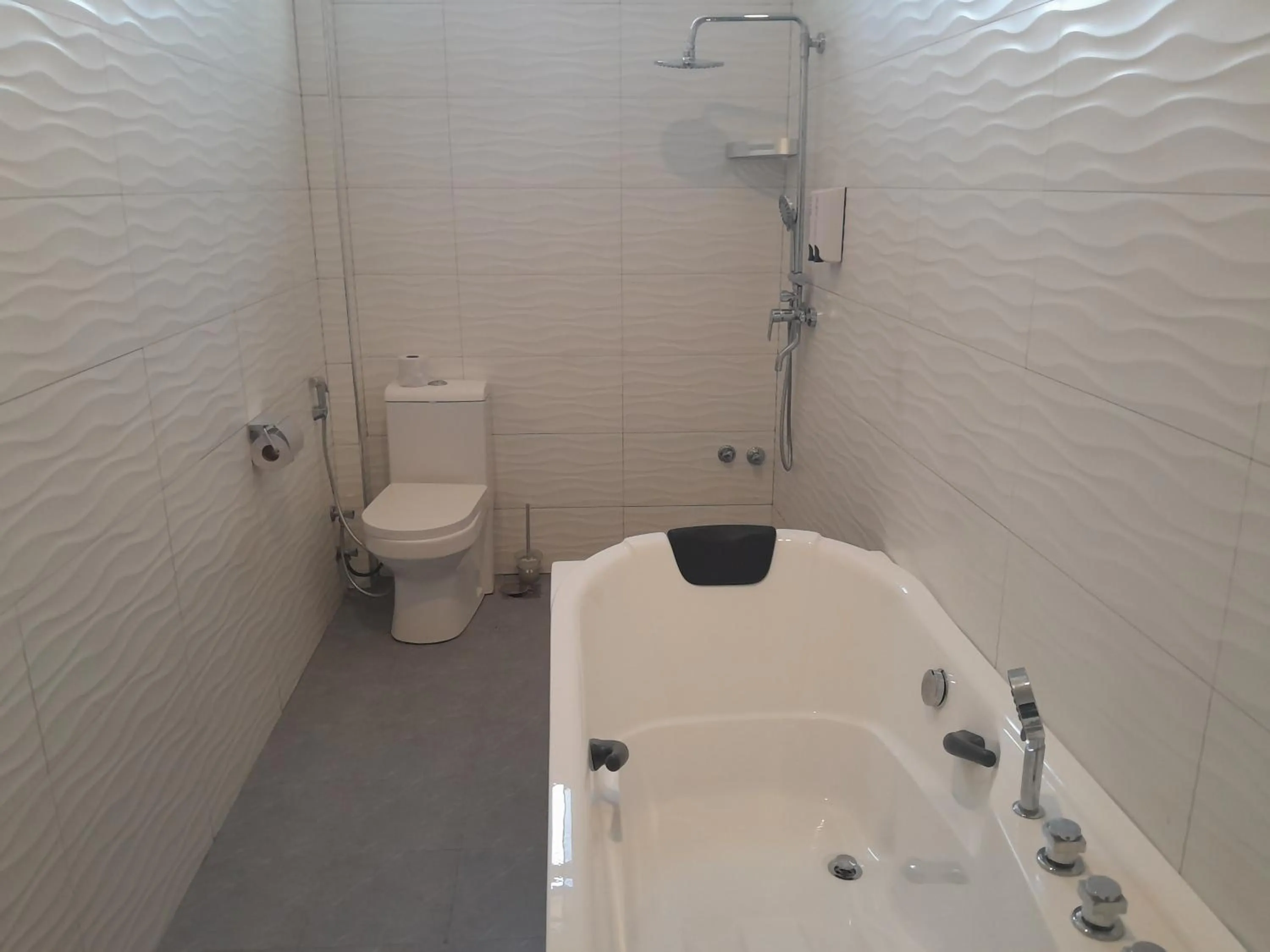 Shower in VEGAS LUXURY HOTEL