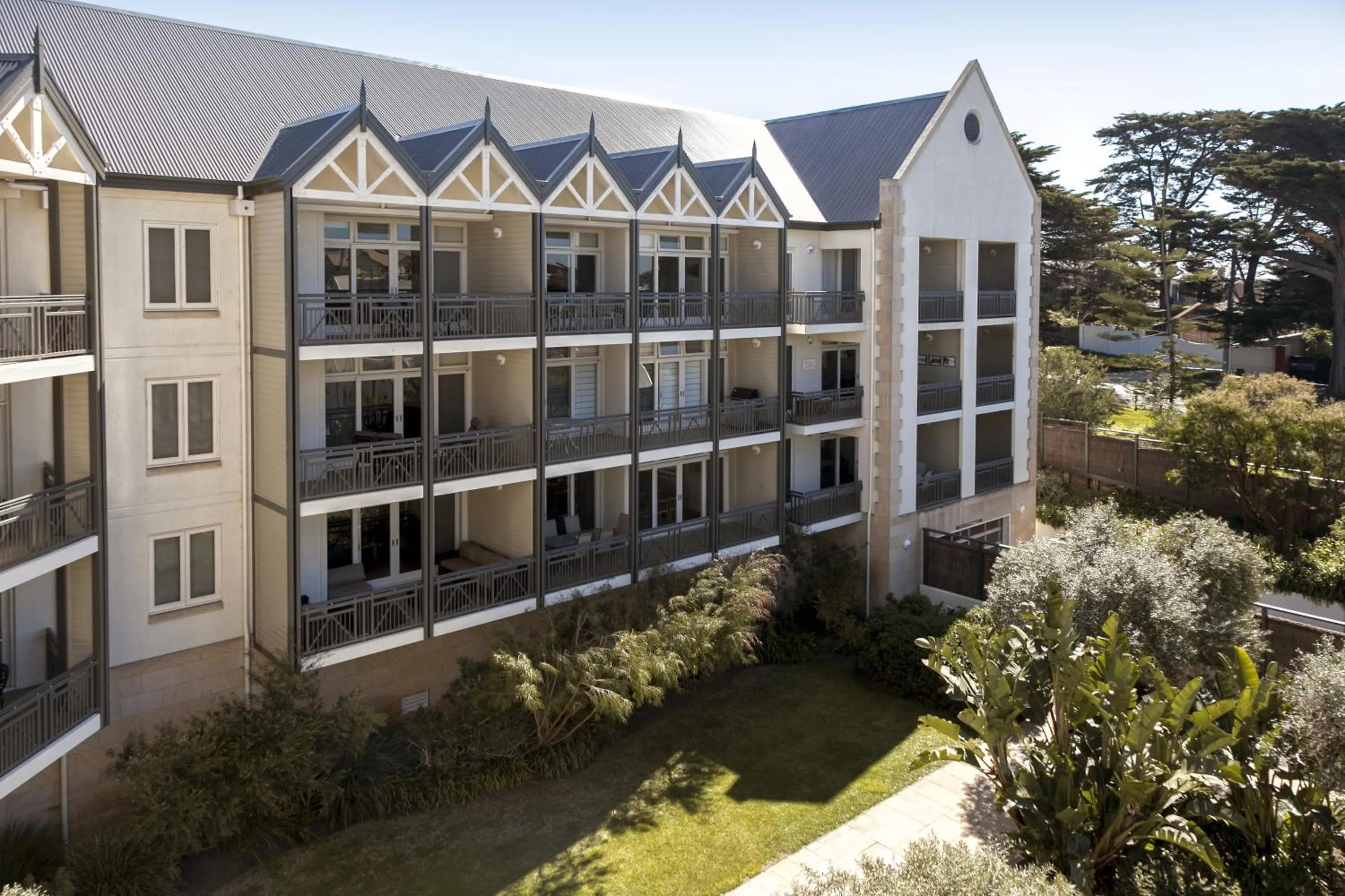 Facade/entrance in Portsea Village Resort