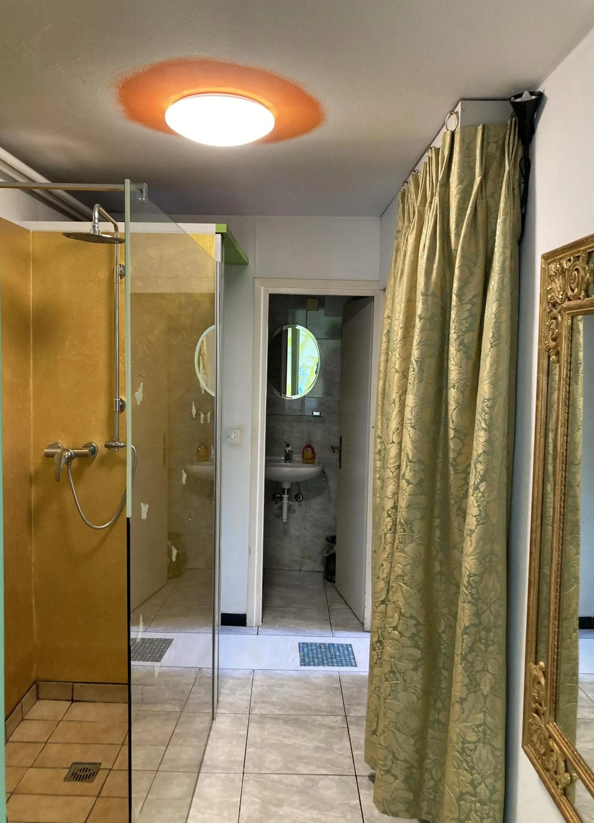 Bathroom in BnB122 bed&breakfast