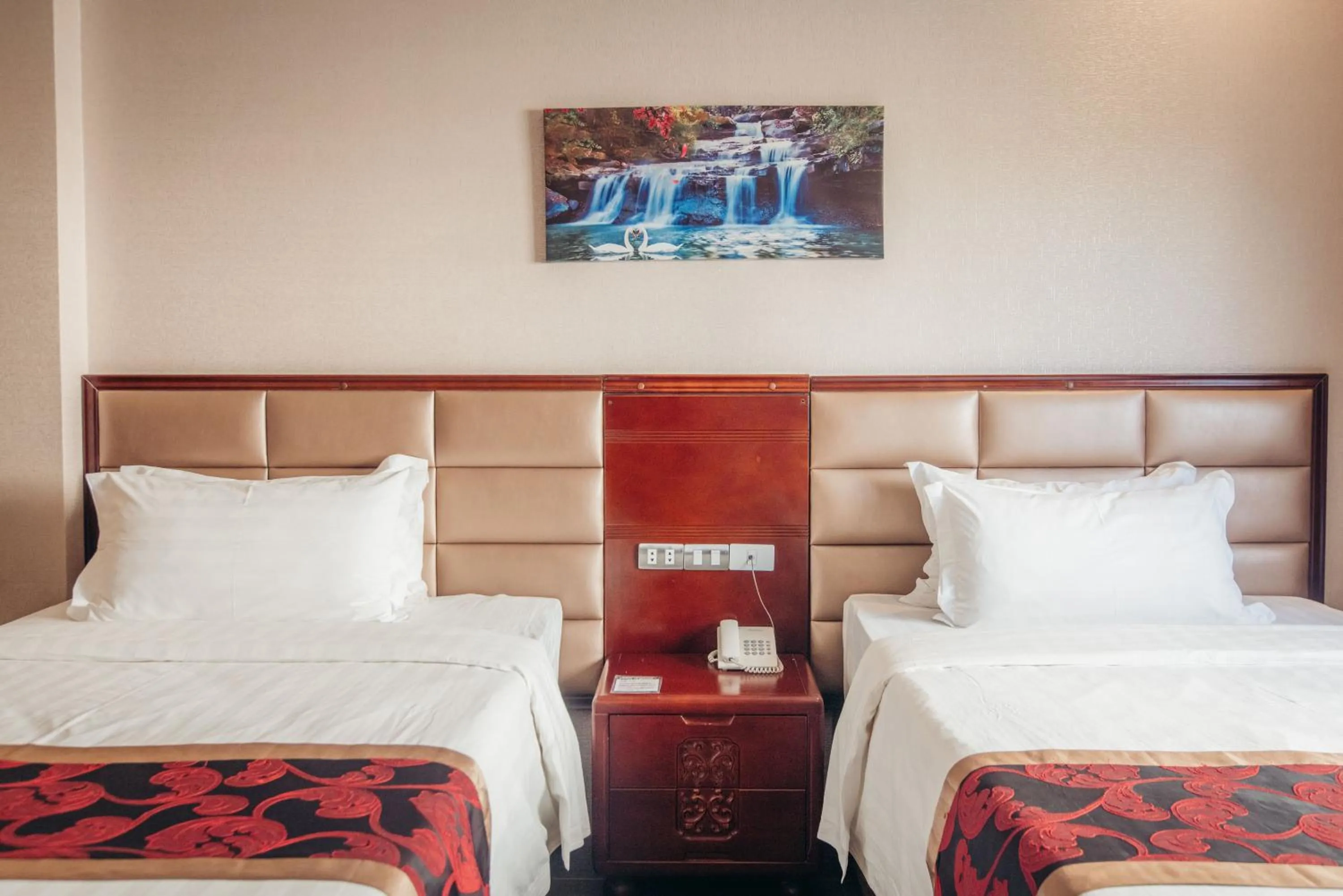 Bed in Palawan Uno Hotel