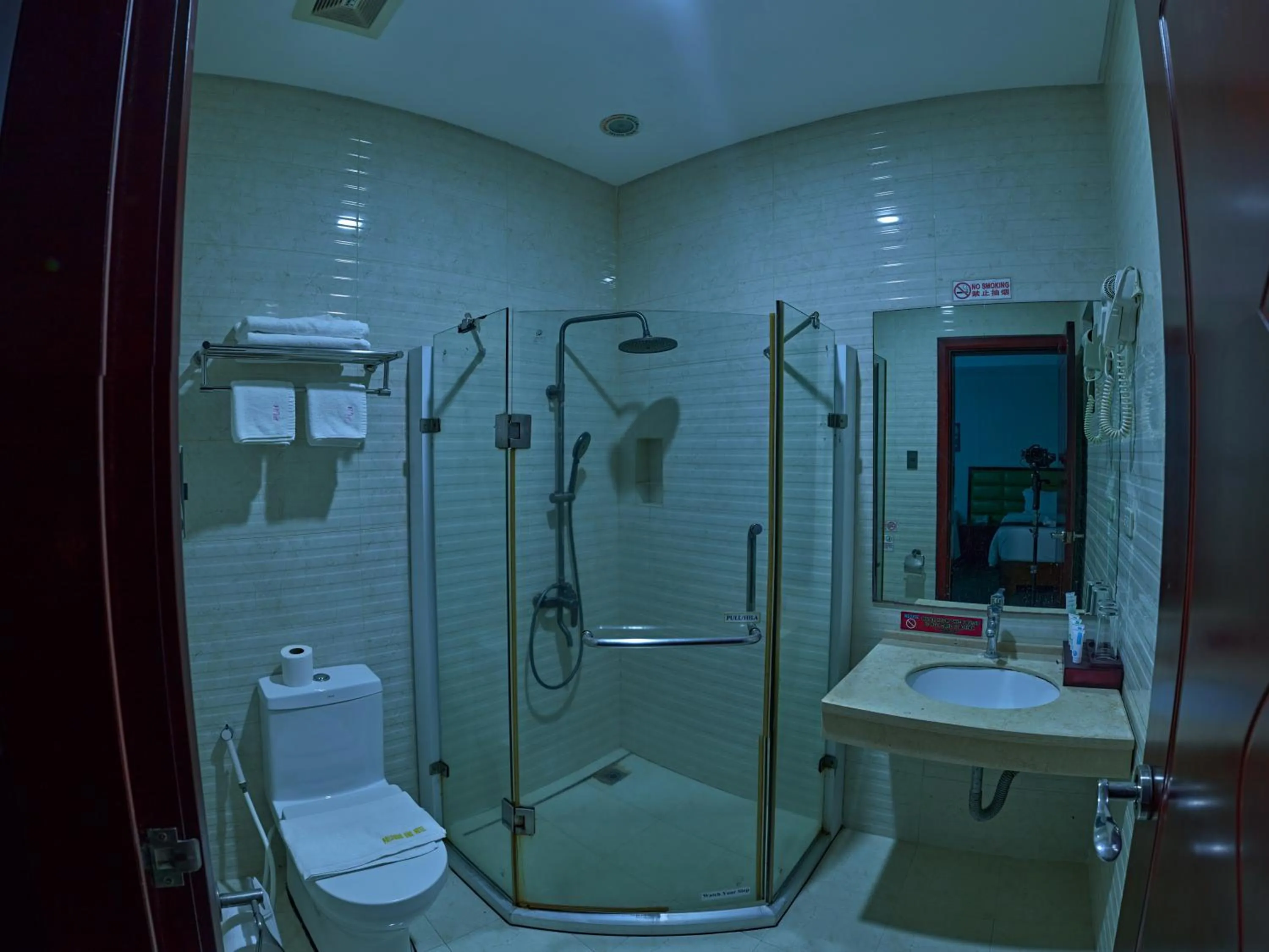 Bathroom in Palawan Uno Hotel