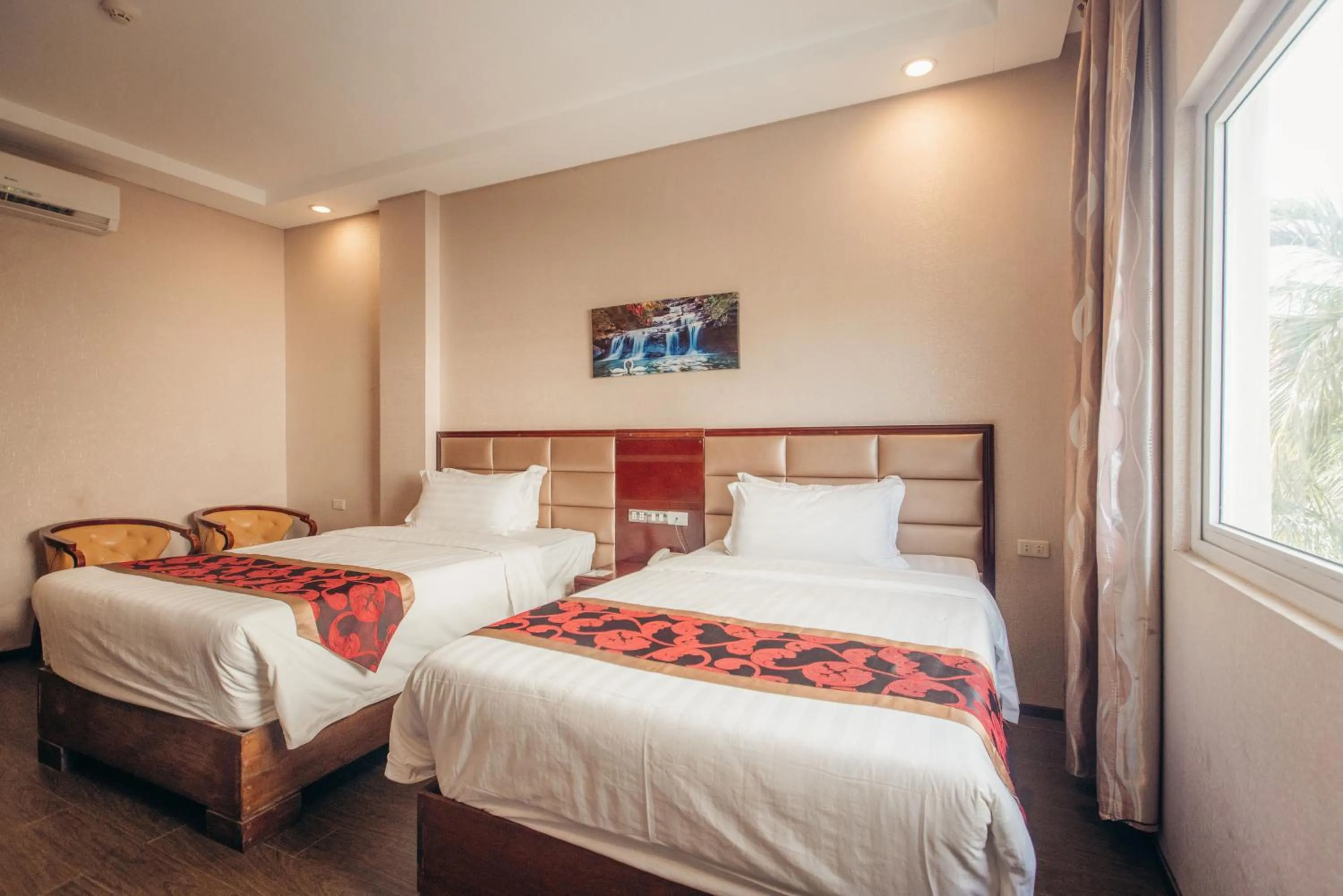 Bed in Palawan Uno Hotel