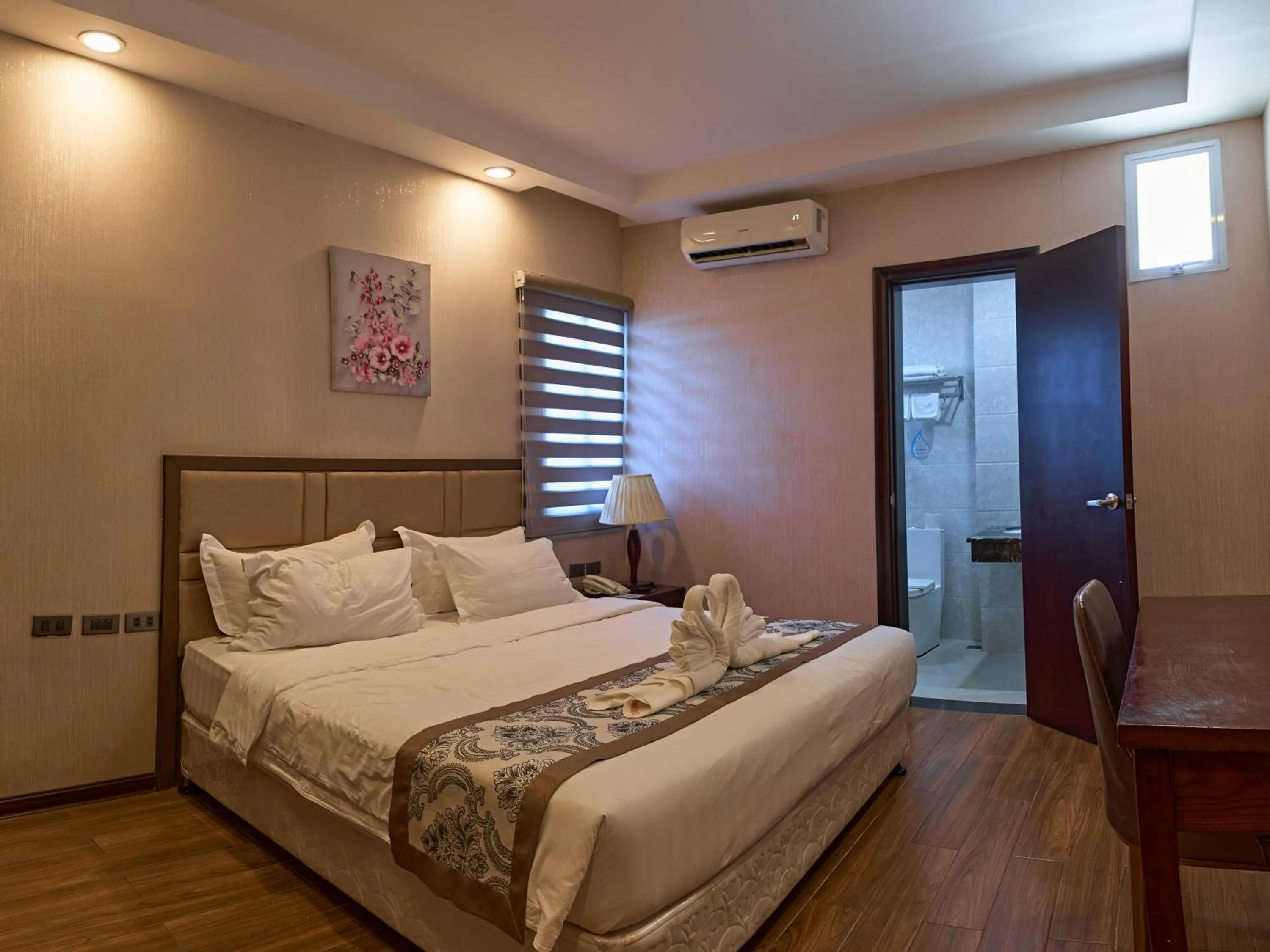 Bed in Palawan Uno Hotel