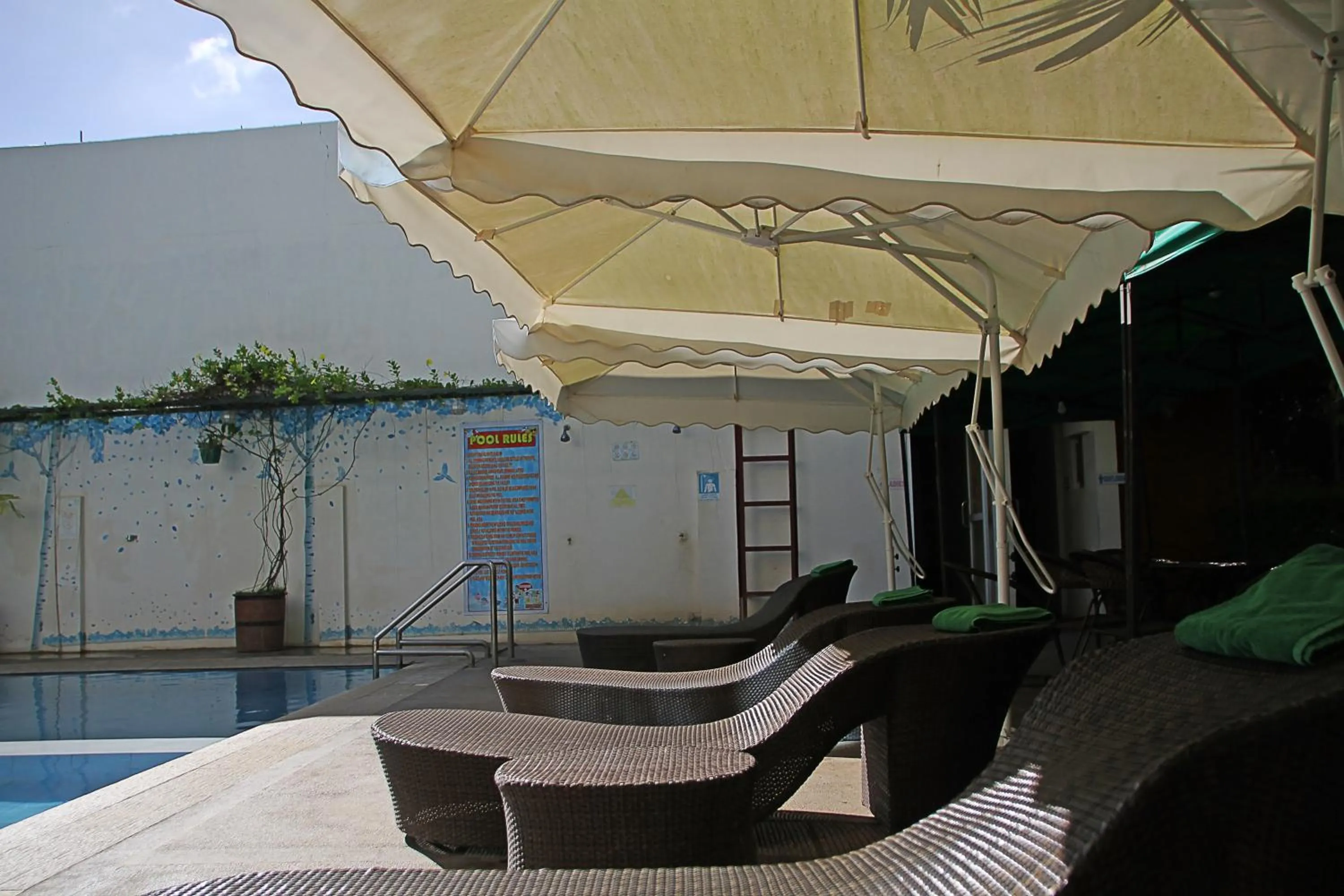 sunbed in Palawan Uno Hotel