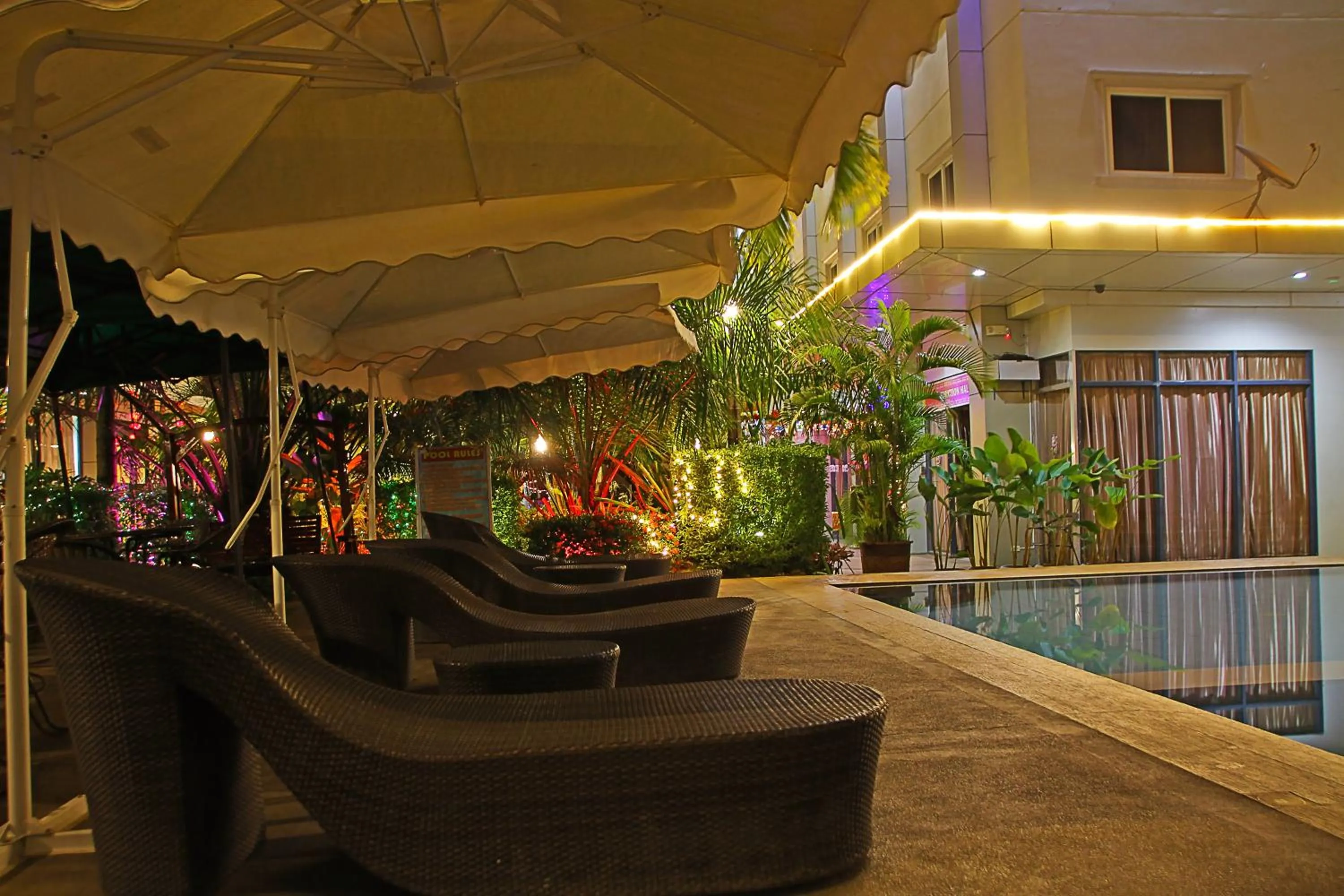 Swimming pool in Palawan Uno Hotel