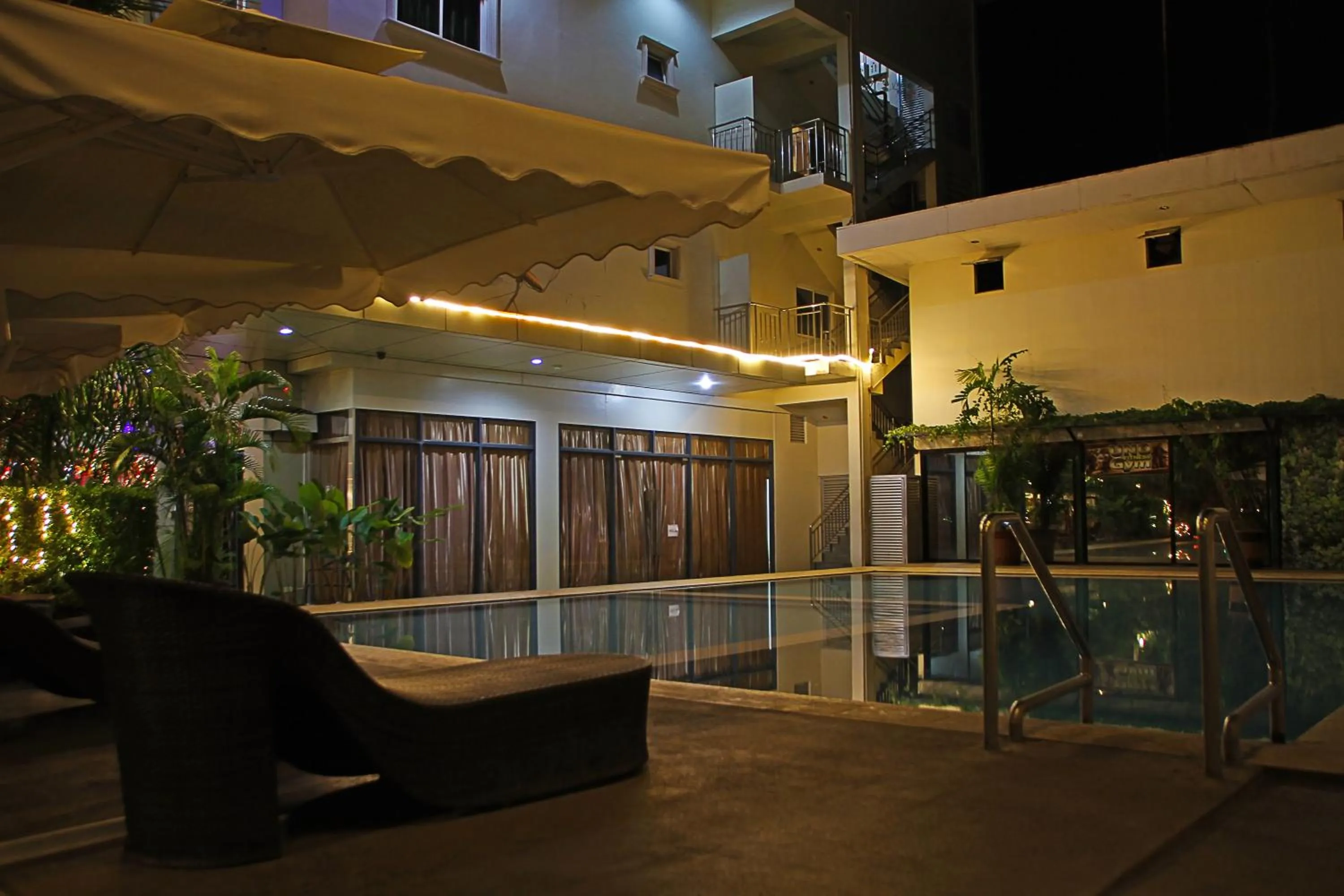 Swimming pool in Palawan Uno Hotel