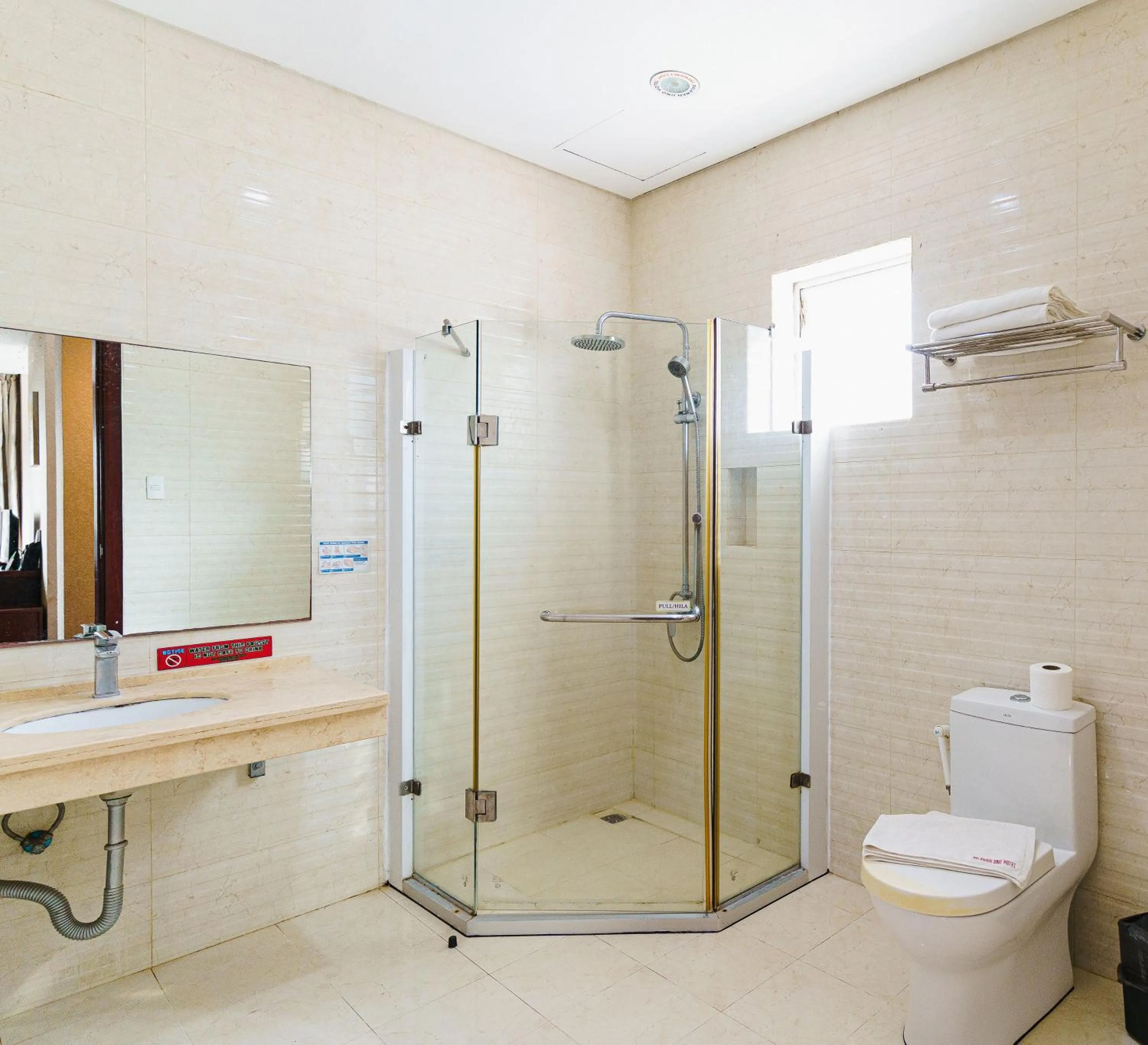 Bathroom in Palawan Uno Hotel