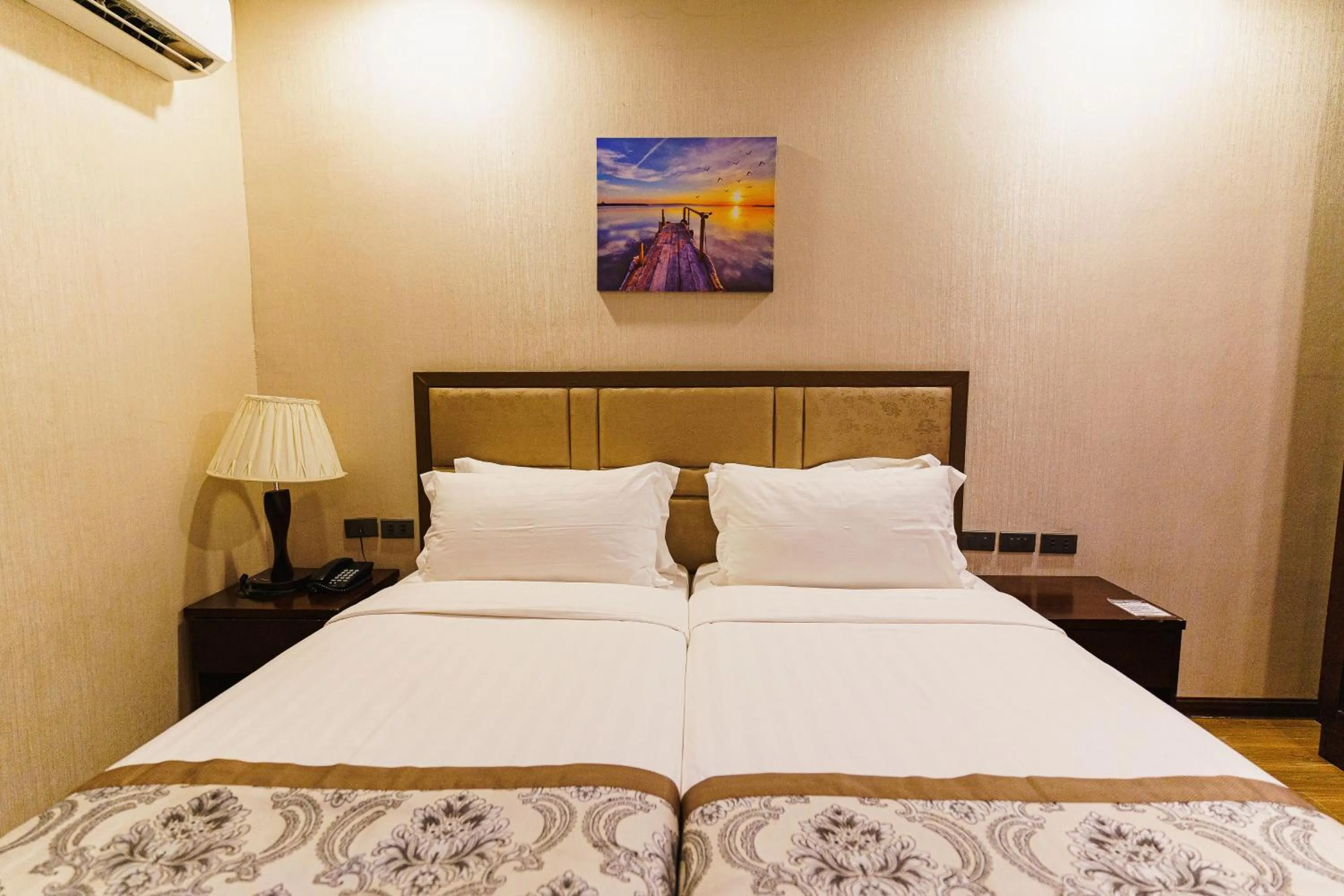 Bed in Palawan Uno Hotel