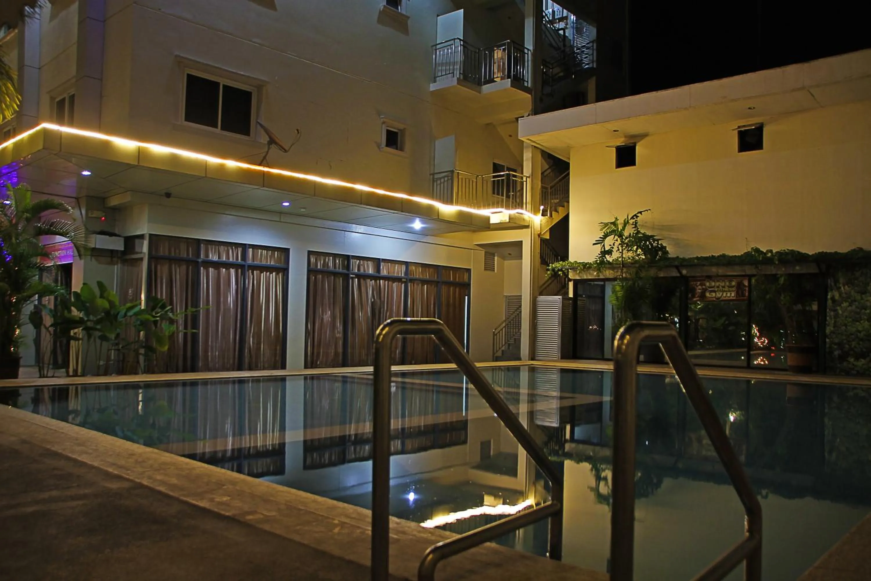Swimming pool in Palawan Uno Hotel
