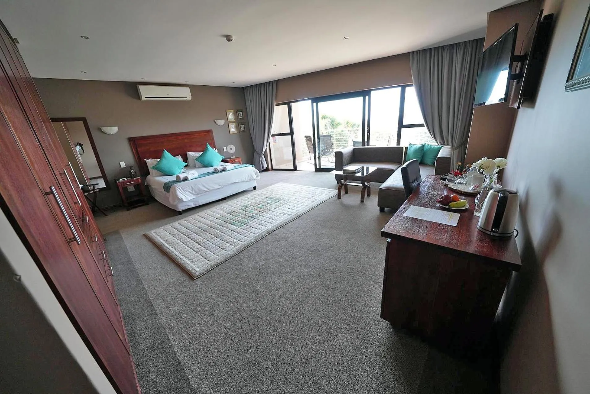 TV and multimedia, Bed in Over The Moon Guesthouse