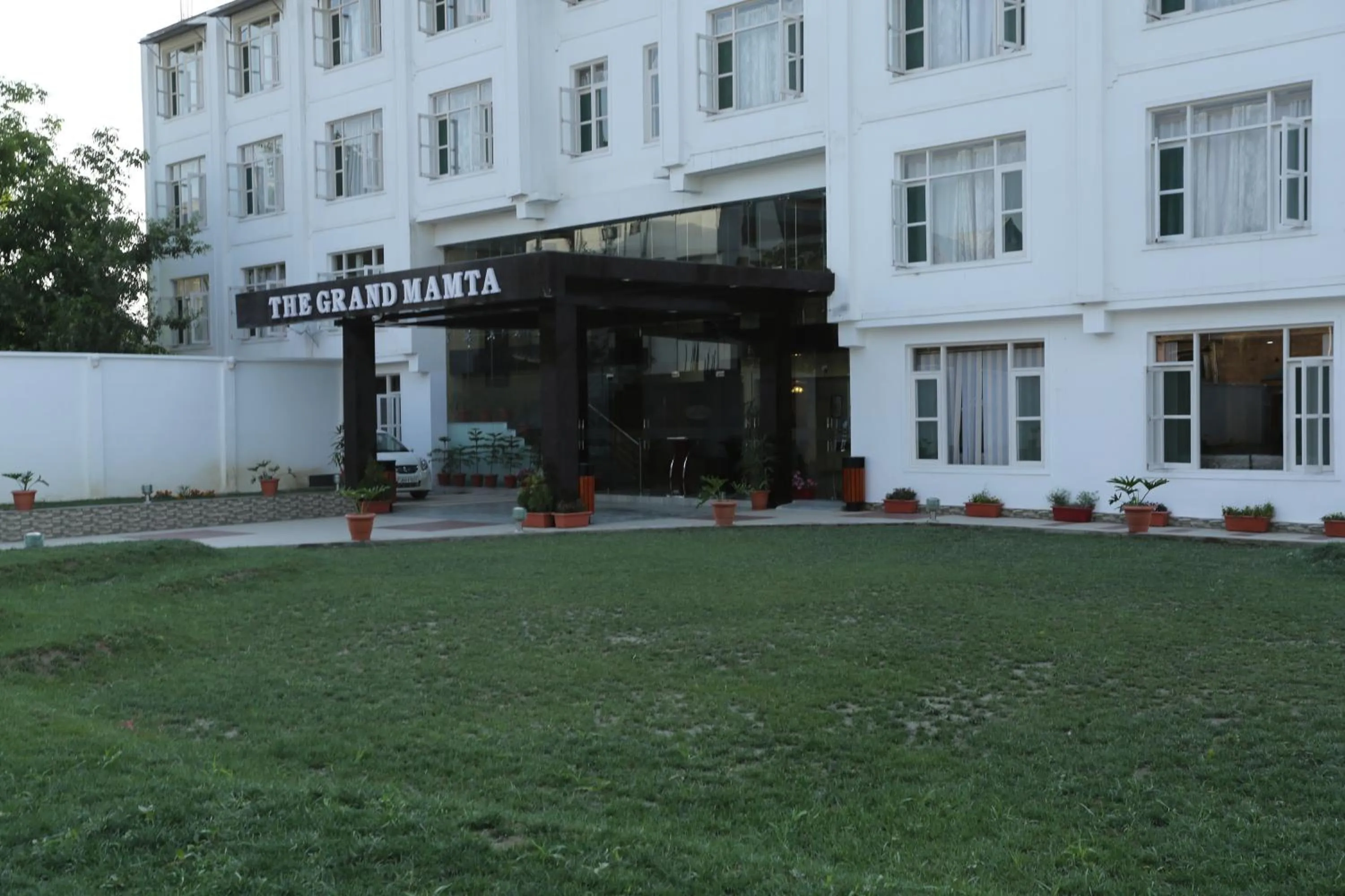 Facade/entrance in The Grand Mamta