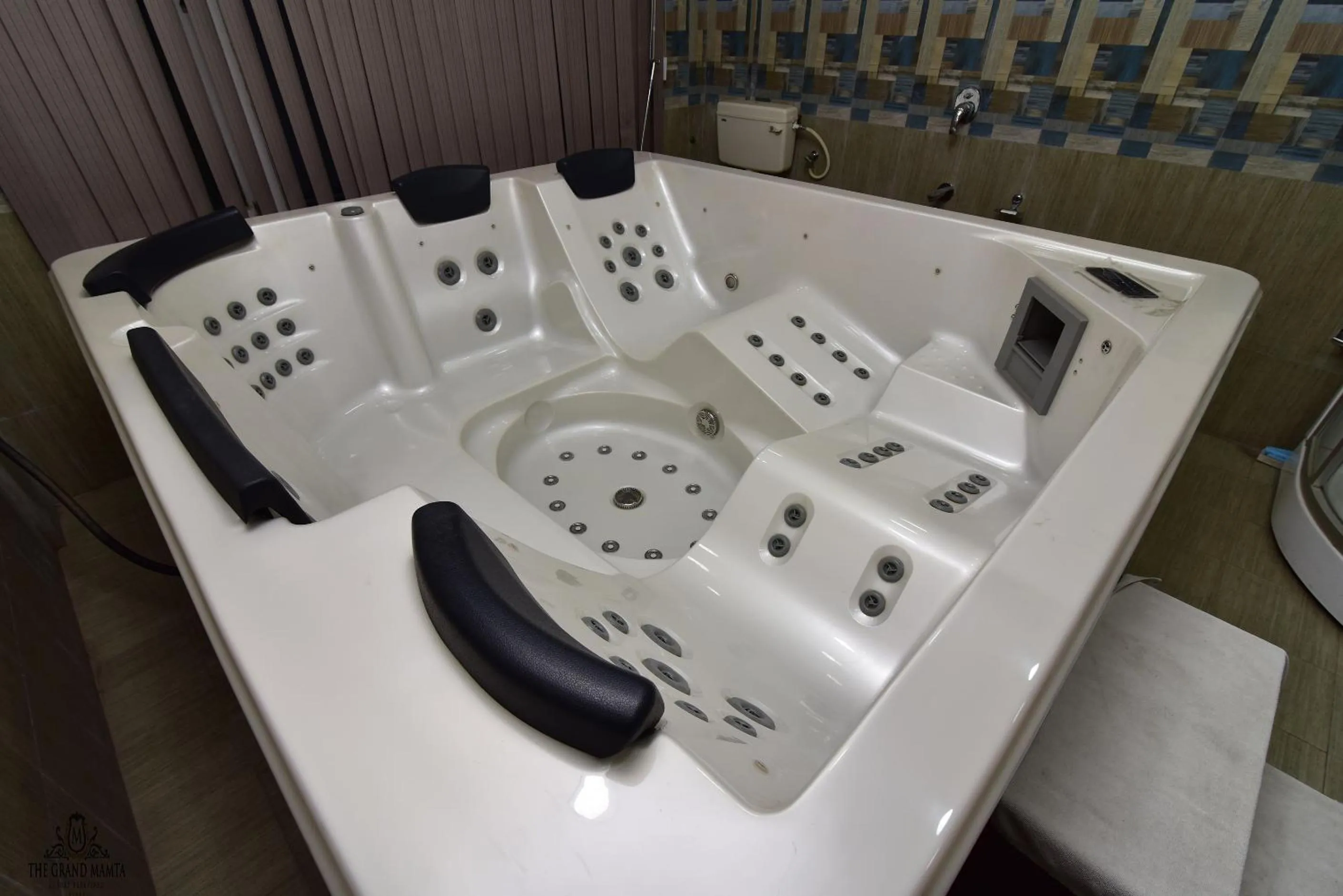 Hot Tub in The Grand Mamta