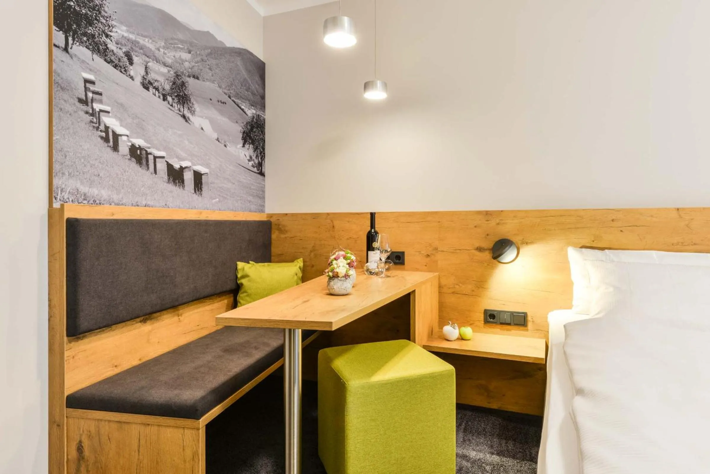 Seating area, Bed in Hotel Restaurant Sonne