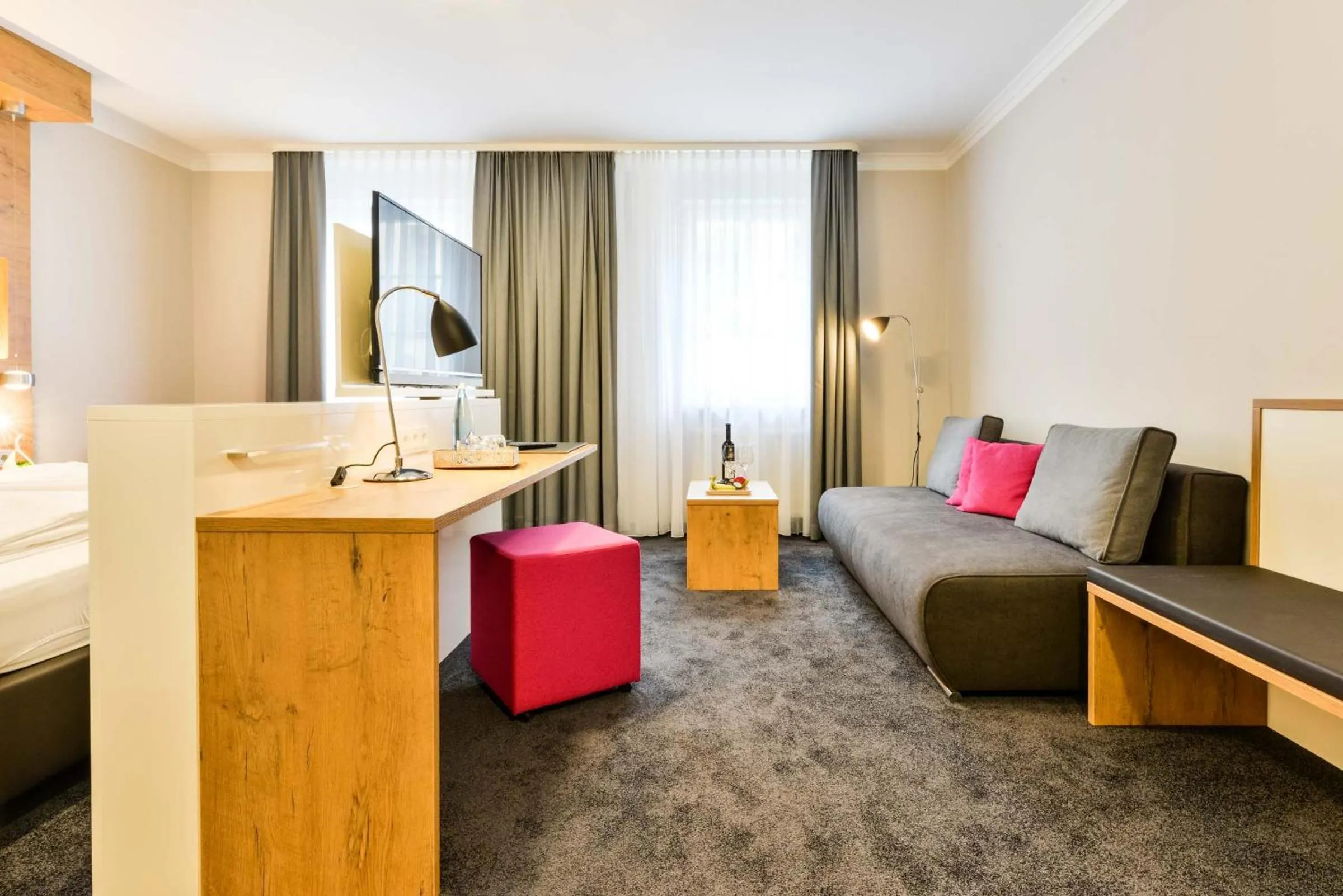 TV and multimedia, Bed in Hotel Restaurant Sonne