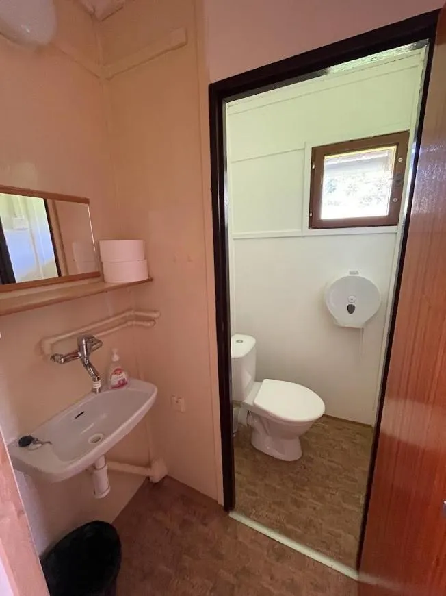 Toilet in Hotel Rohanov