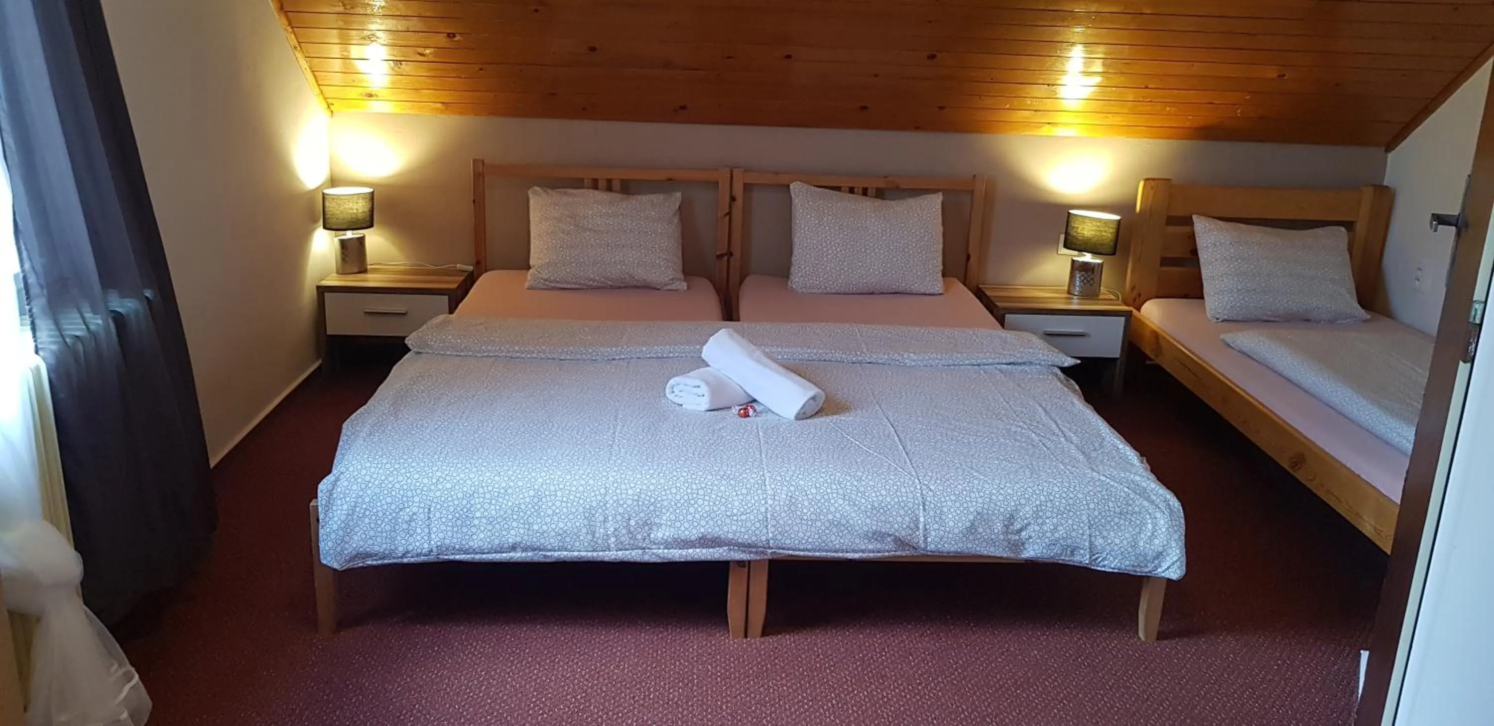 Bed in Hotel Rohanov