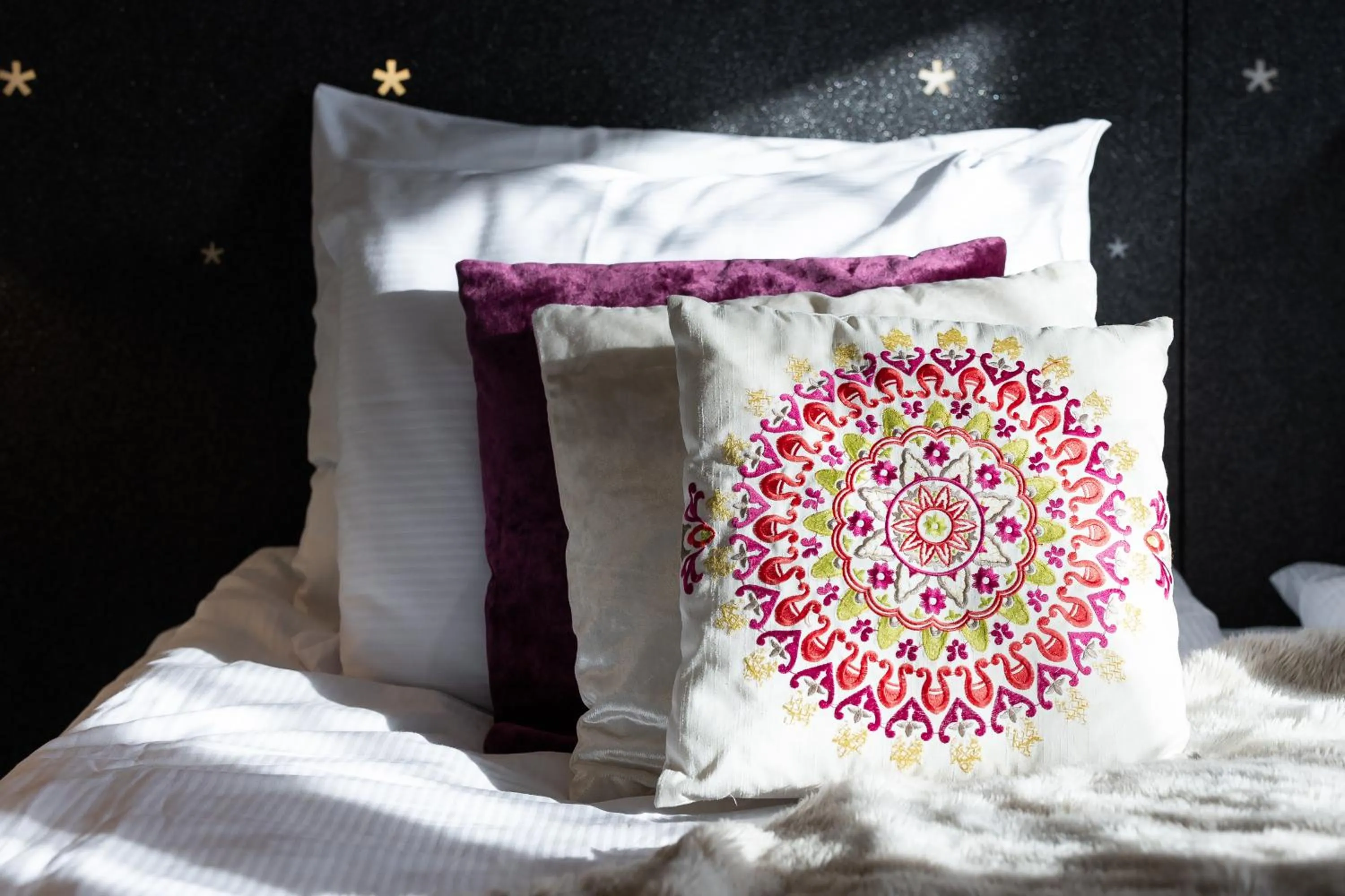 Bedroom, Bed in Arctic Light Hotel