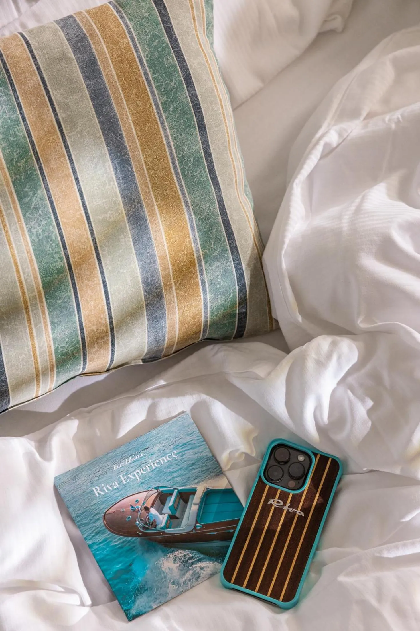 Bed in La Foresta Monteisola