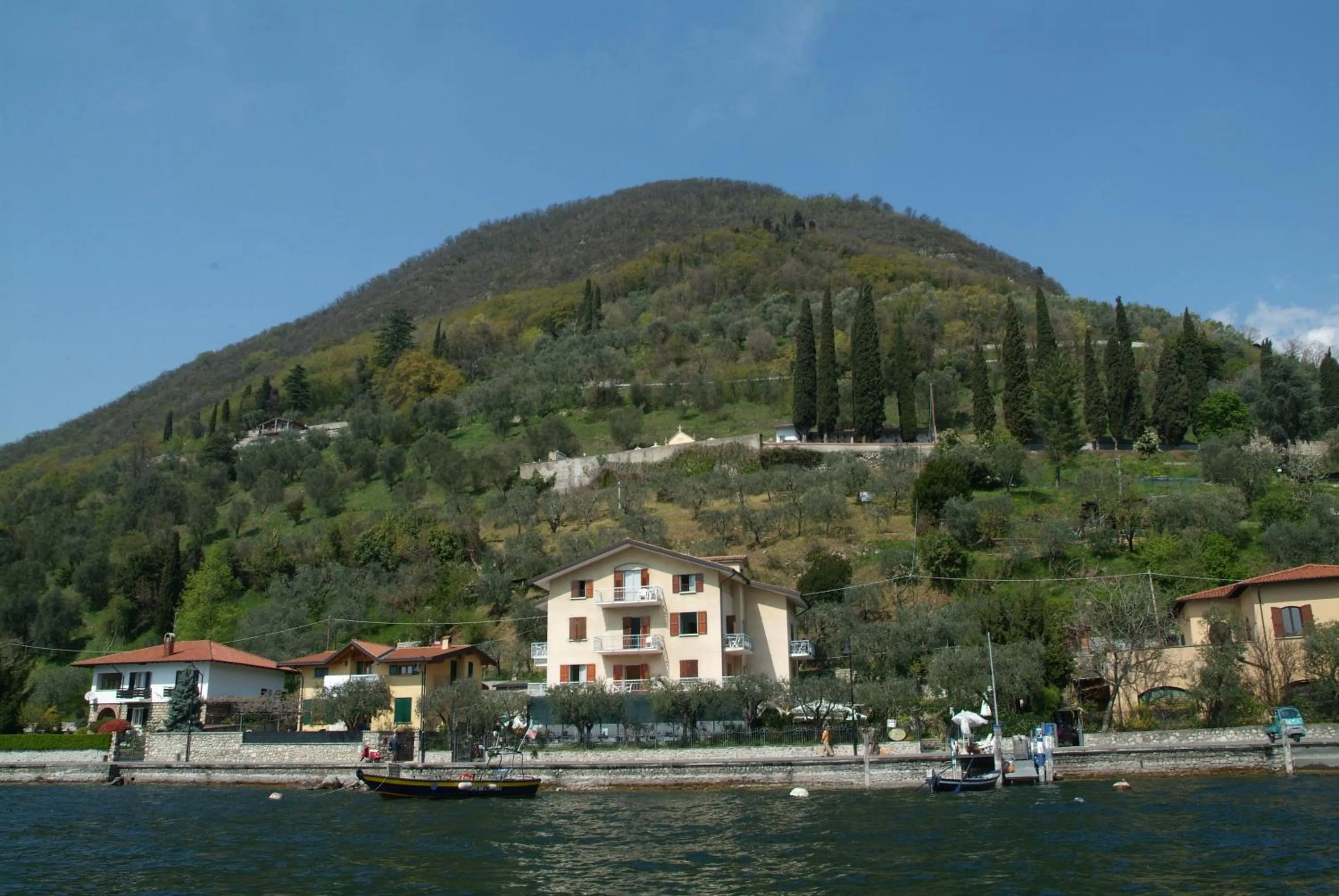 Property building in La Foresta Monteisola