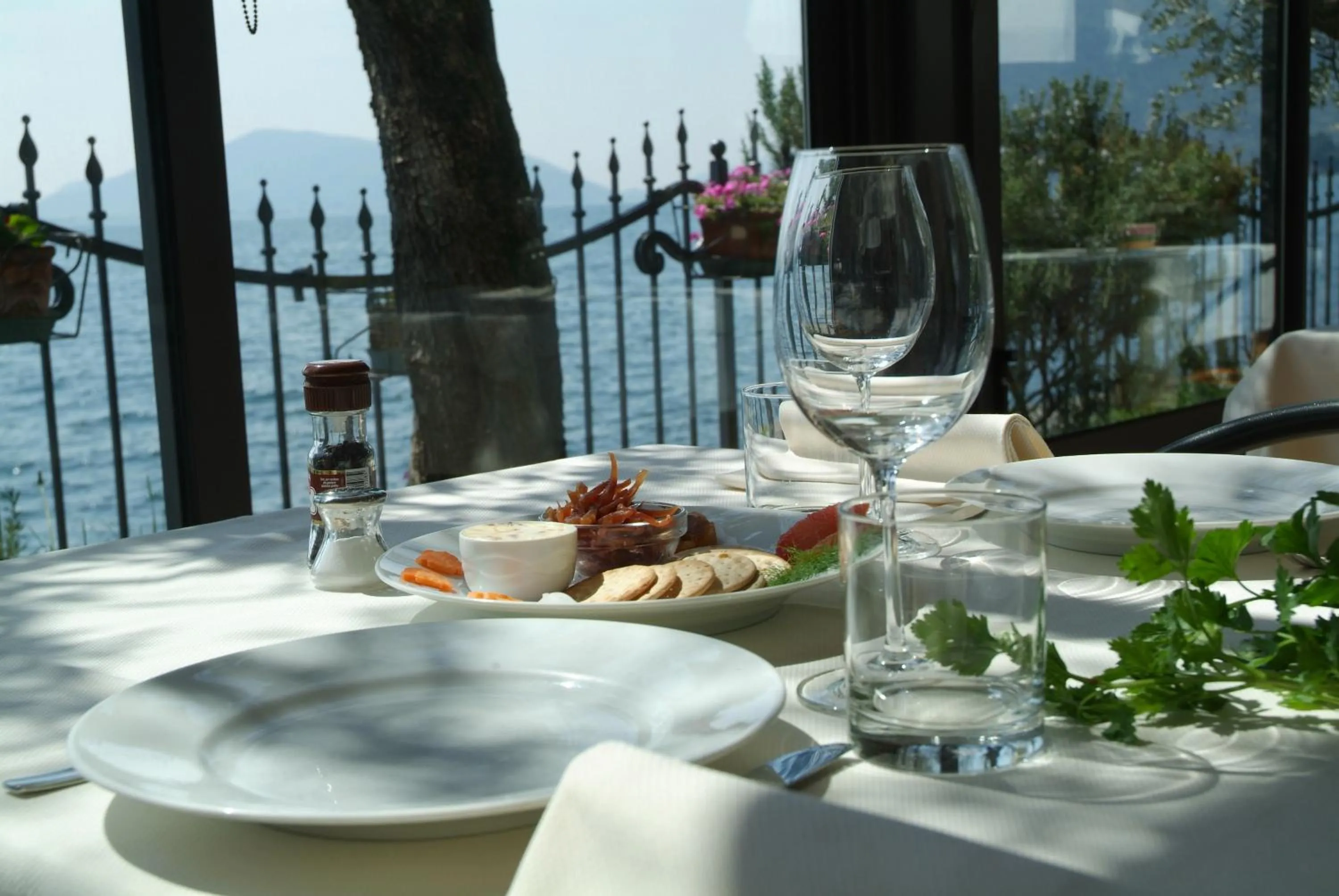 Restaurant/places to eat in La Foresta Monteisola