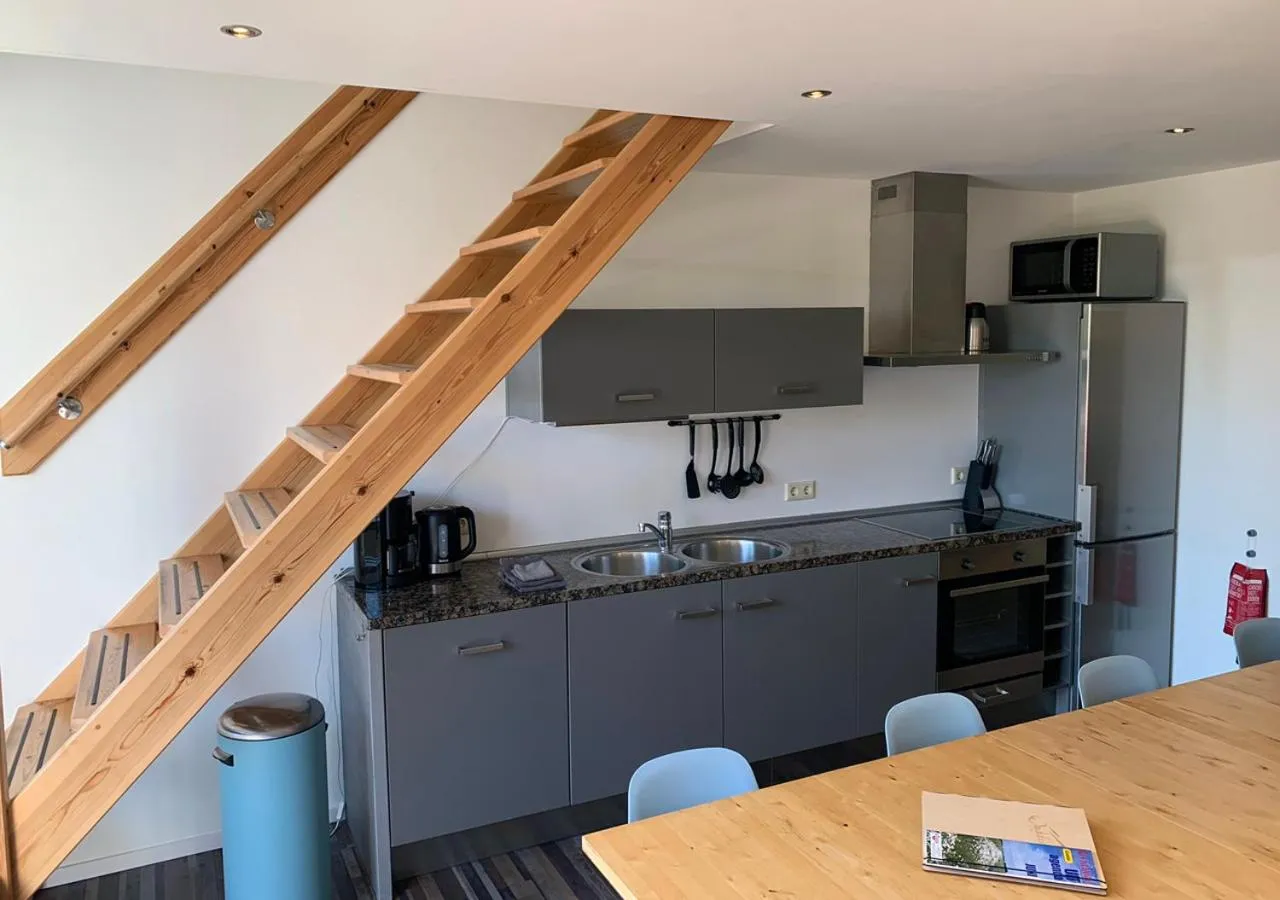 kitchen in Waddenhoes Gastenverblijven