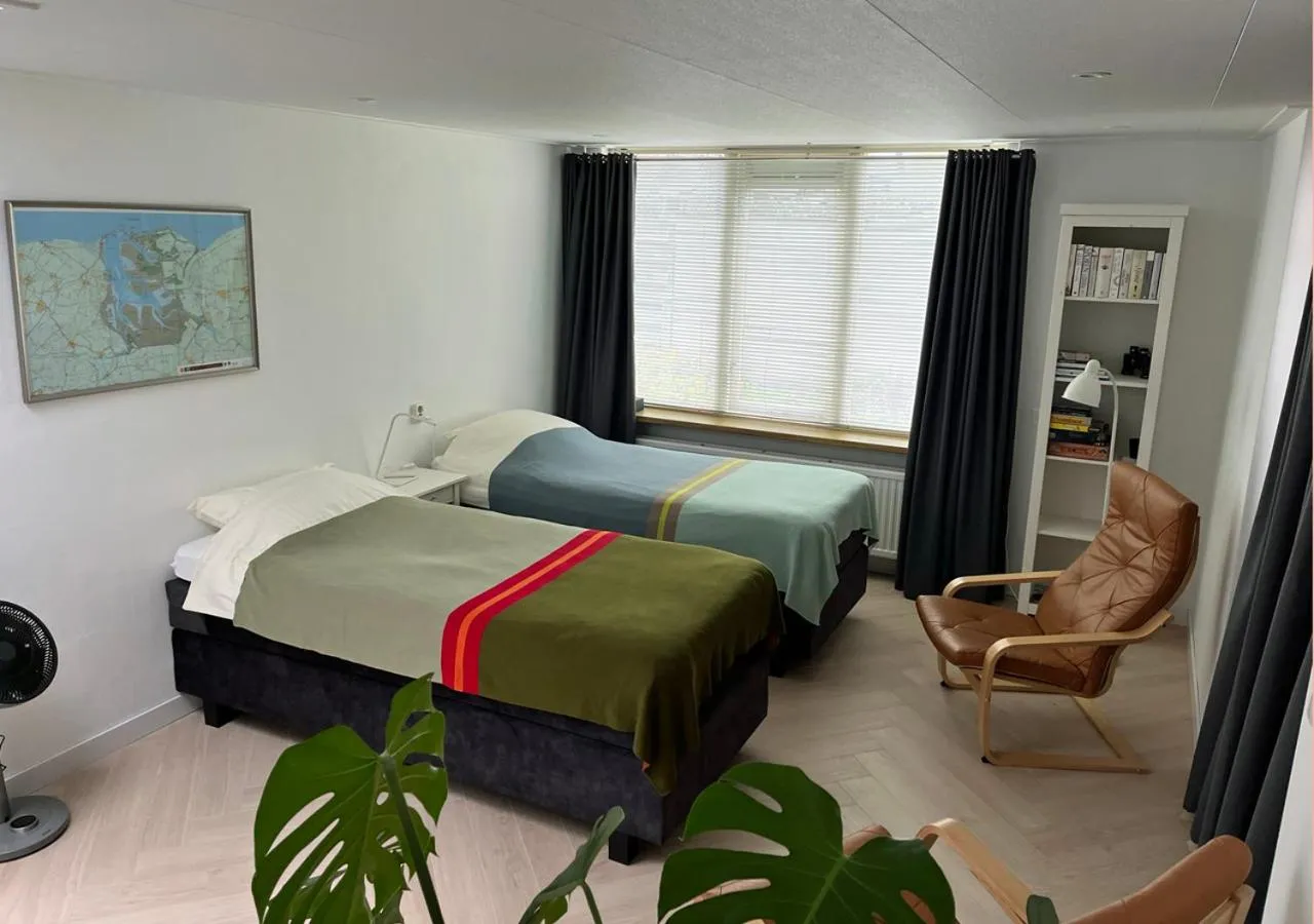 Bedroom, Bed in Waddenhoes Gastenverblijven