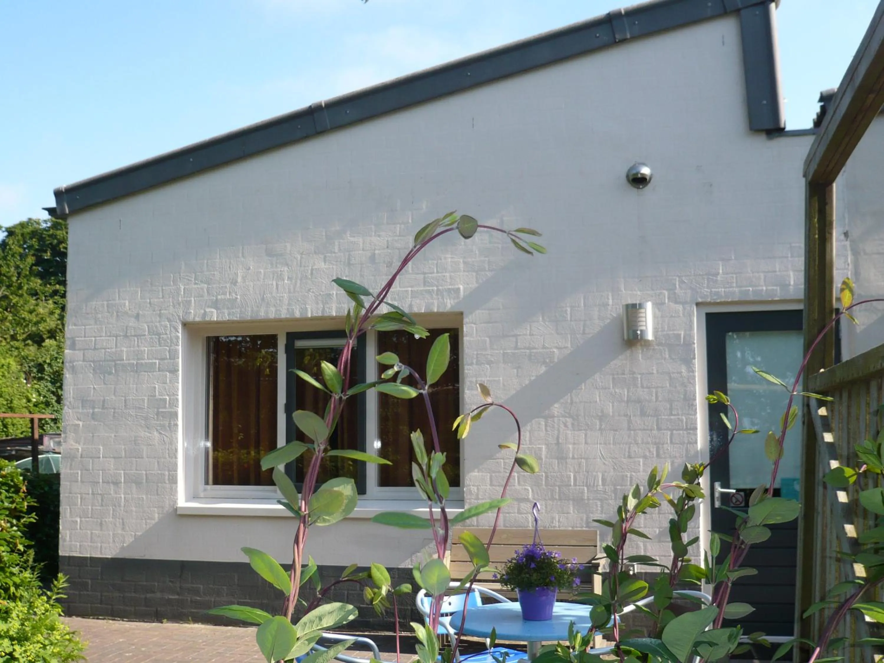Facade/entrance in Waddenhoes Gastenverblijven