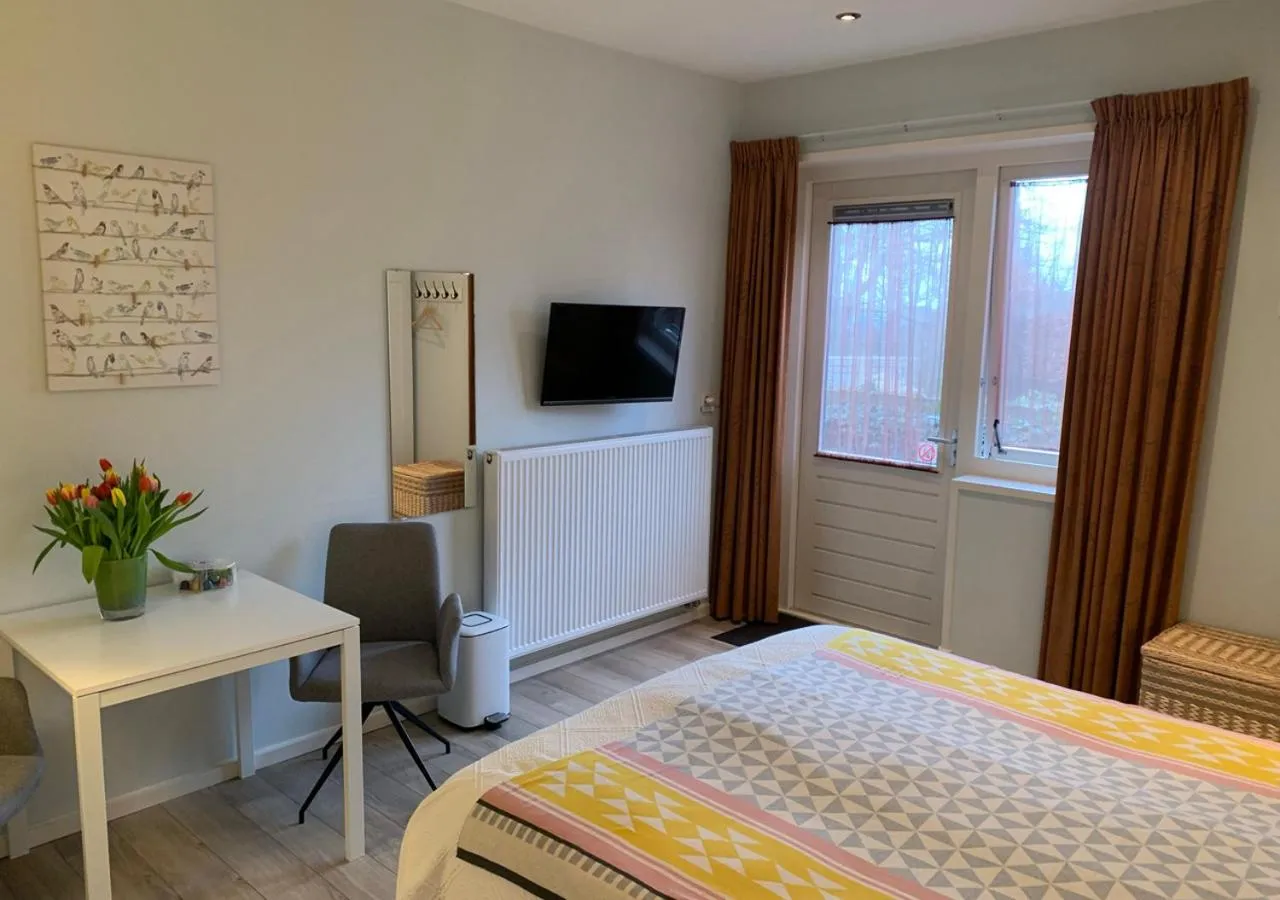 TV and multimedia, Bed in Waddenhoes Gastenverblijven