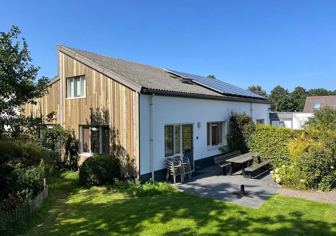 Property building in Waddenhoes Gastenverblijven