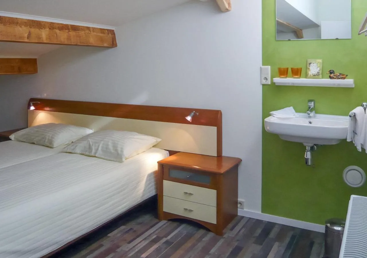 Bedroom, Bed in Waddenhoes Gastenverblijven