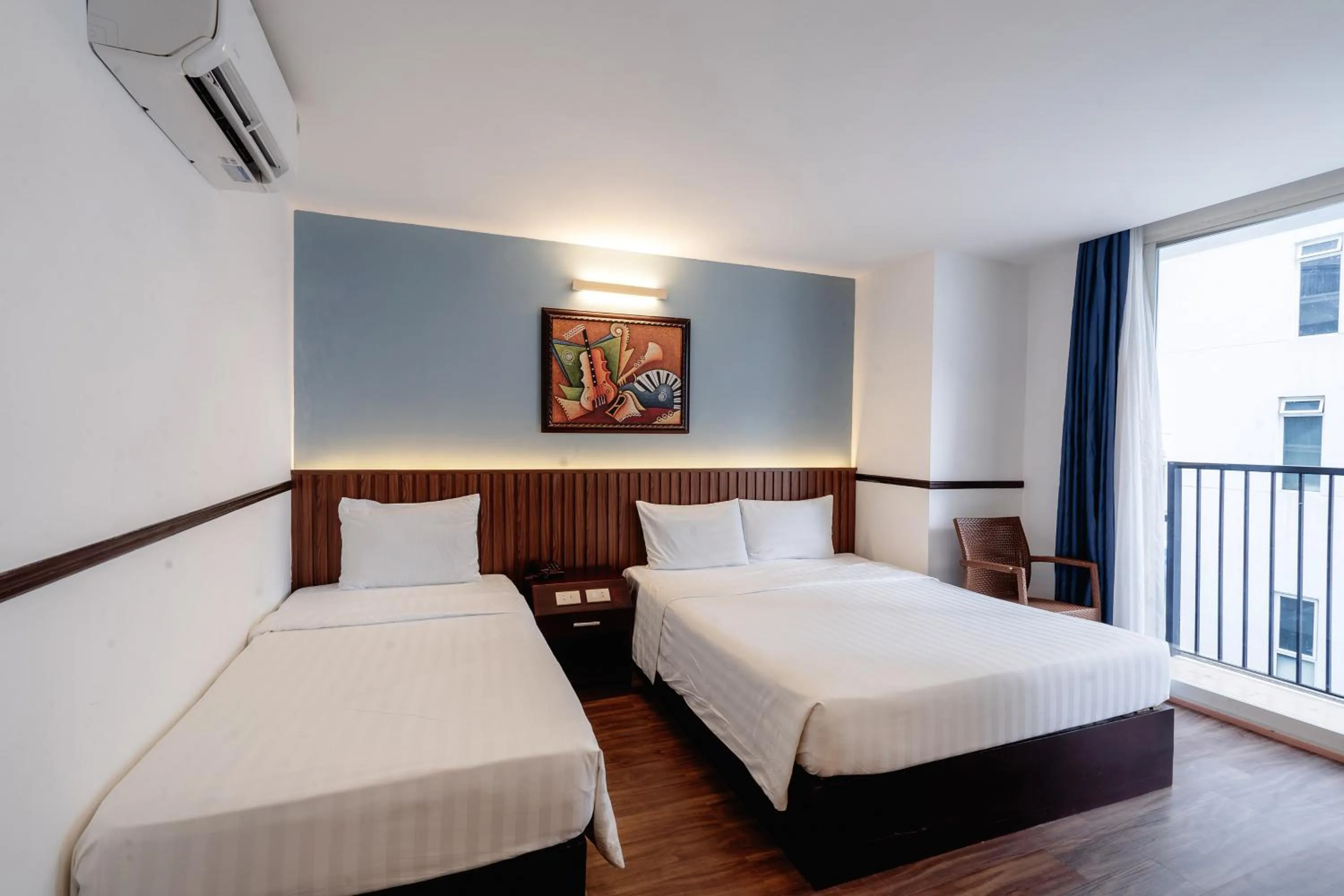 Property building, Bed in King Hotel