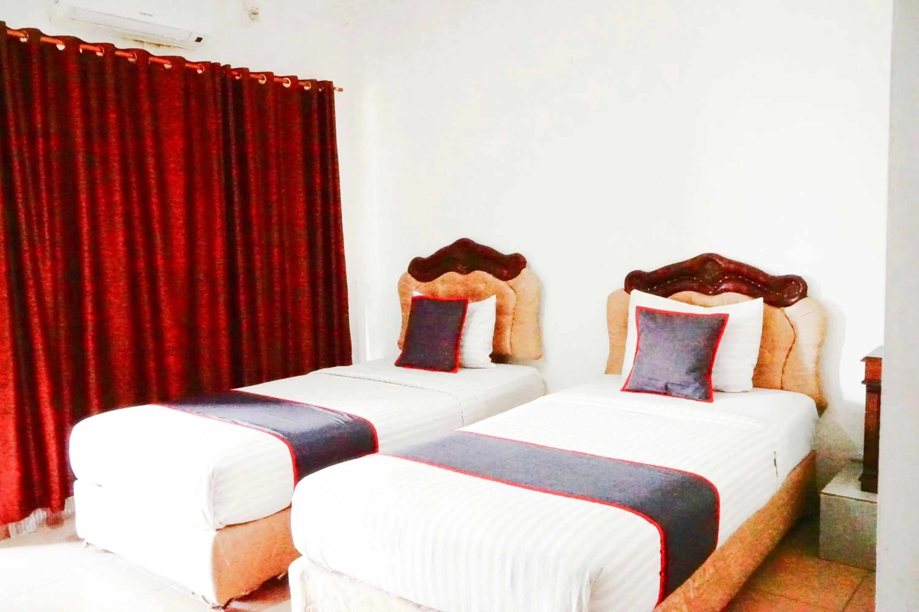 Bedroom, Bed in Hotel O Padang City Center Near Pantai Padang Formerly Hotel Siti Nurbaya