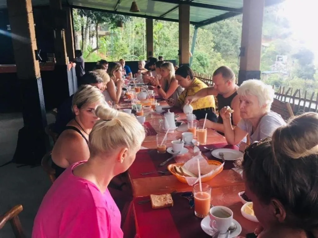 Restaurant/places to eat in Ella Rock Heaven