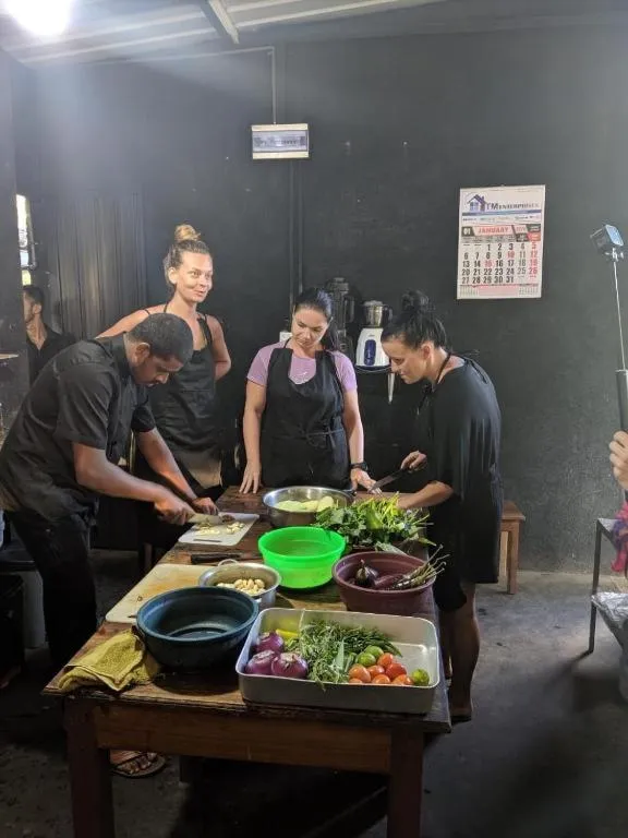 Restaurant/places to eat in Ella Rock Heaven