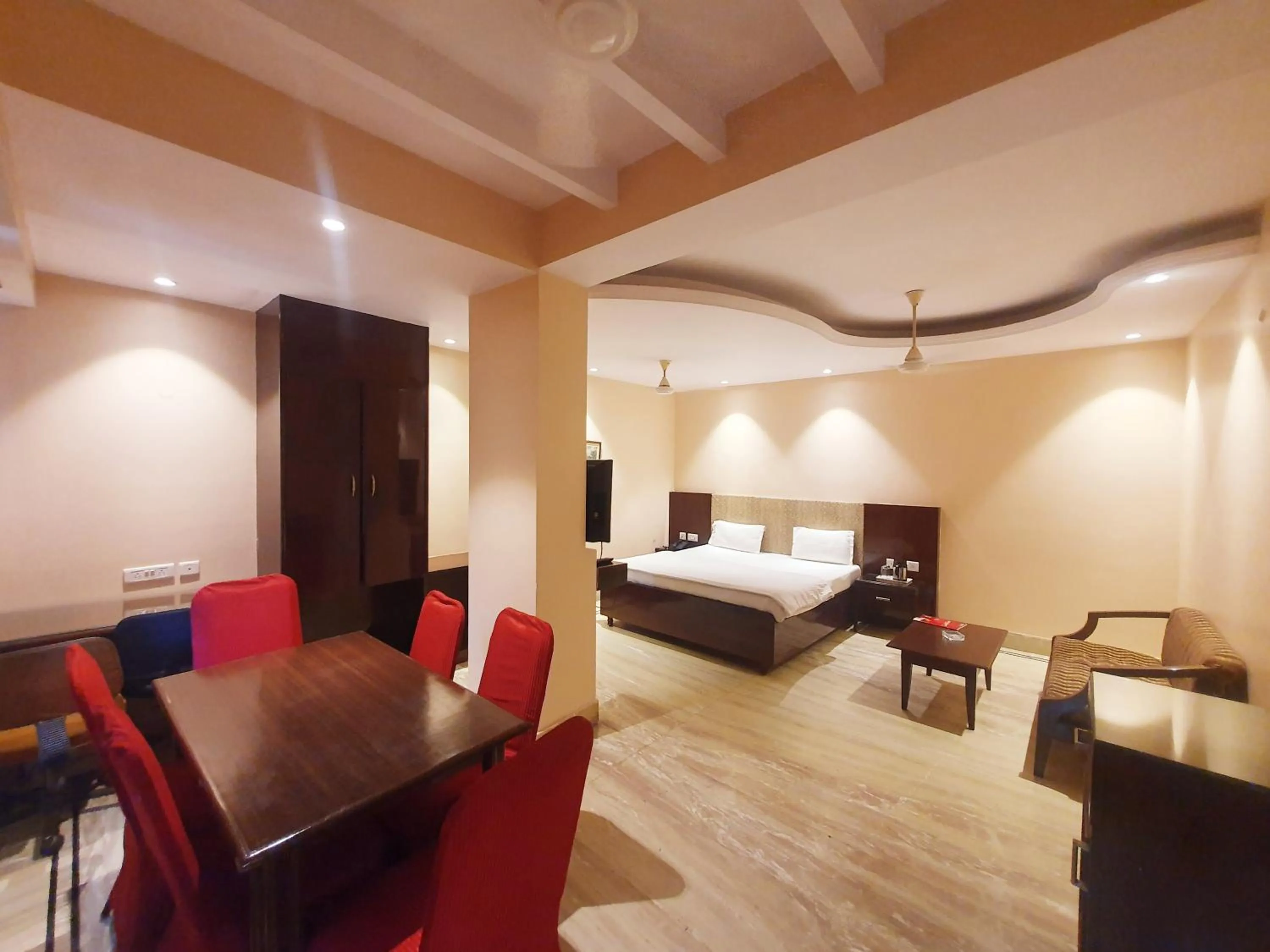 Photo of the whole room in Hotel Shrinath Palace