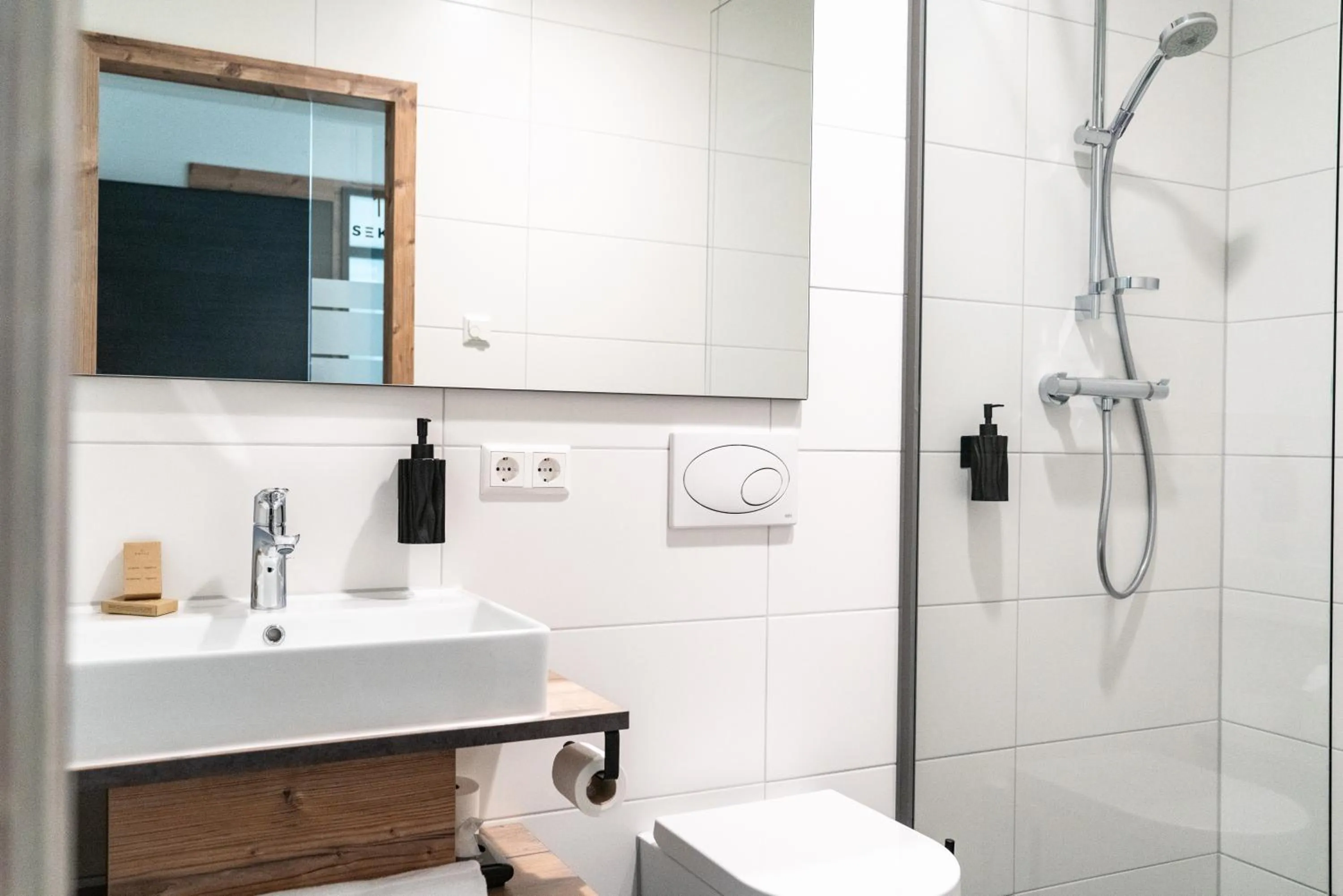 Bathroom in SEKRA Stadthotel