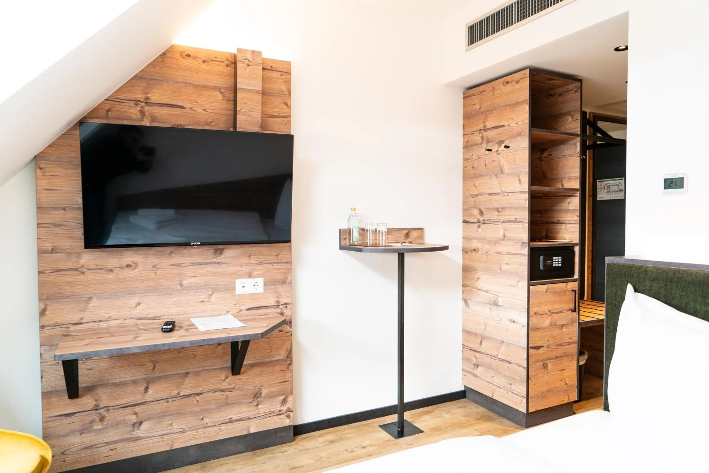 TV and multimedia in SEKRA Stadthotel