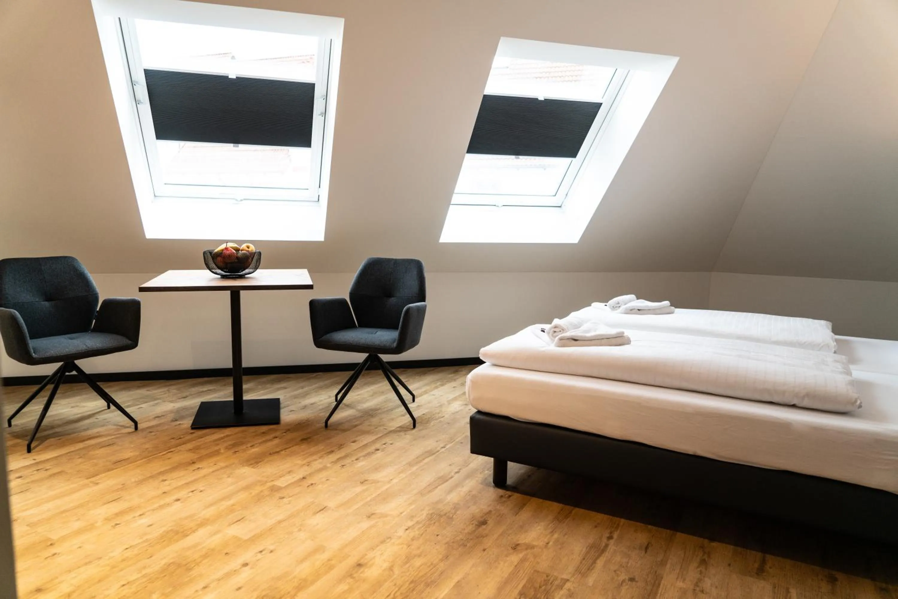 Photo of the whole room, Bed in SEKRA Stadthotel