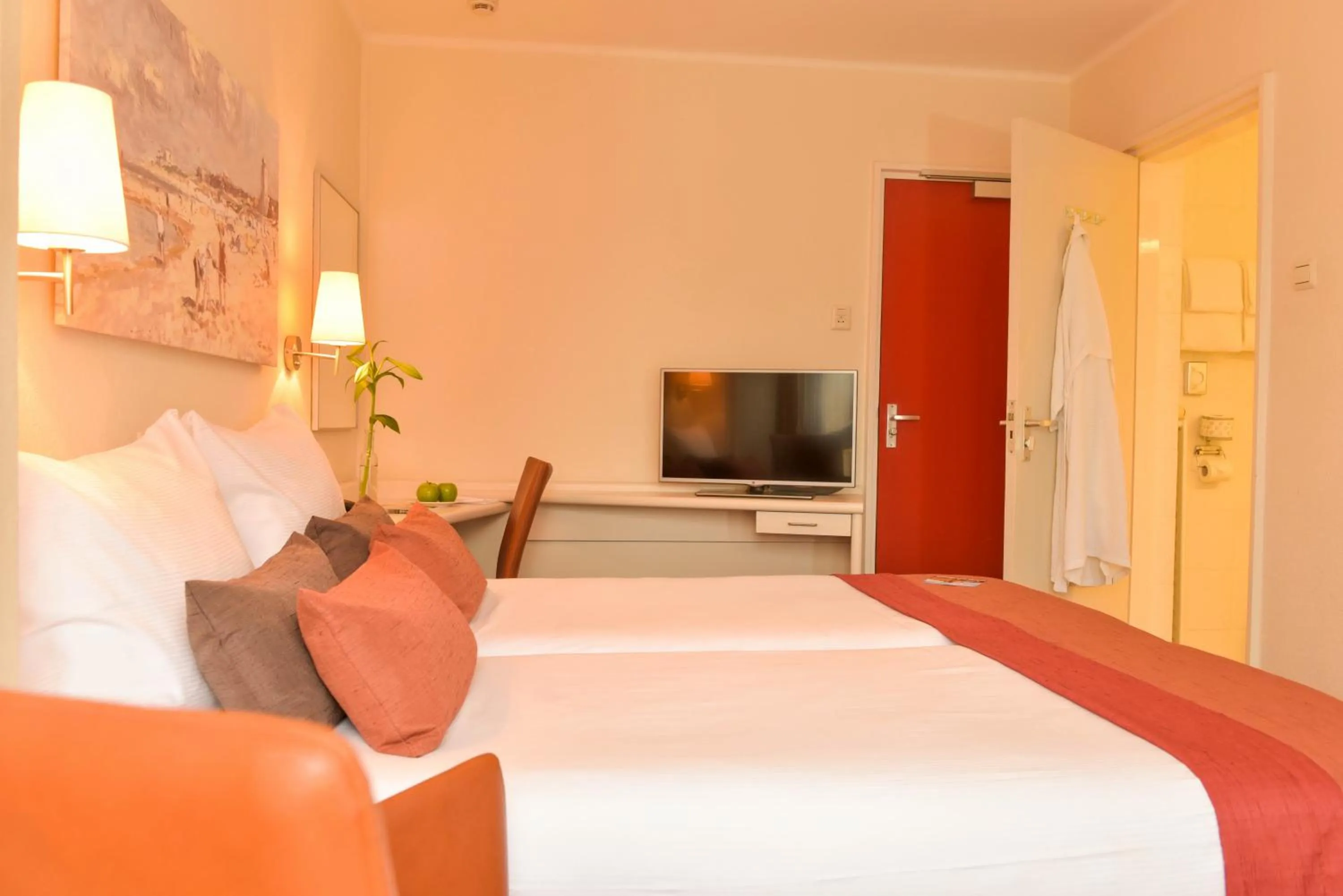 Photo of the whole room, Bed in Hotel Noordzee