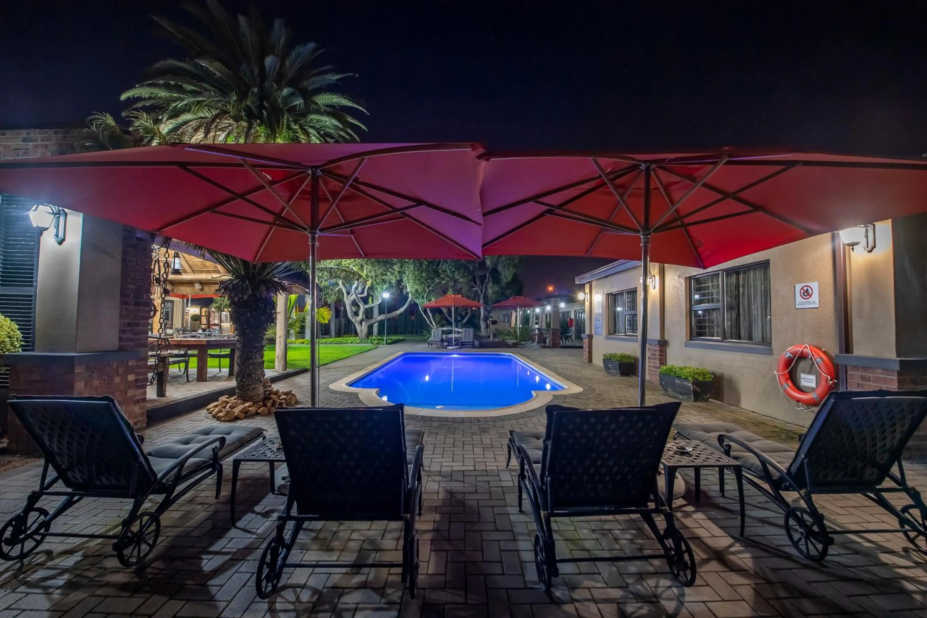 Swimming pool in Excellent Guest House