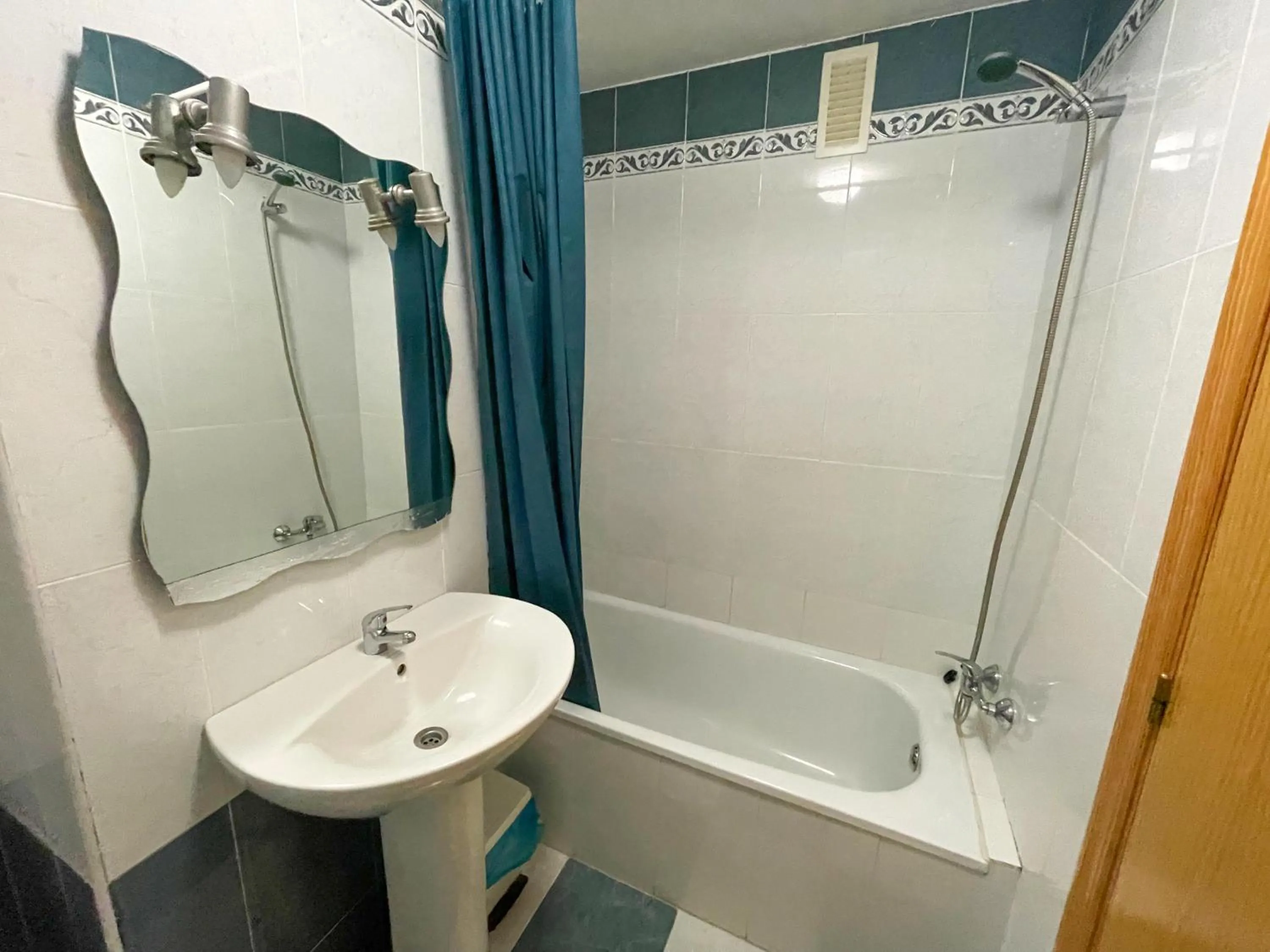 Bathroom in Apartamentos Bonaire 3000