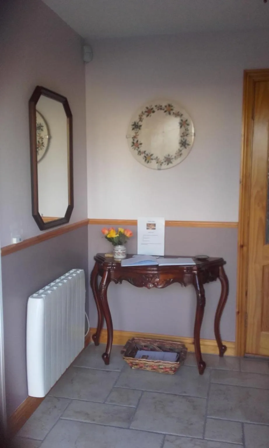 Property building in Twin Oaks Bed & Breakfast