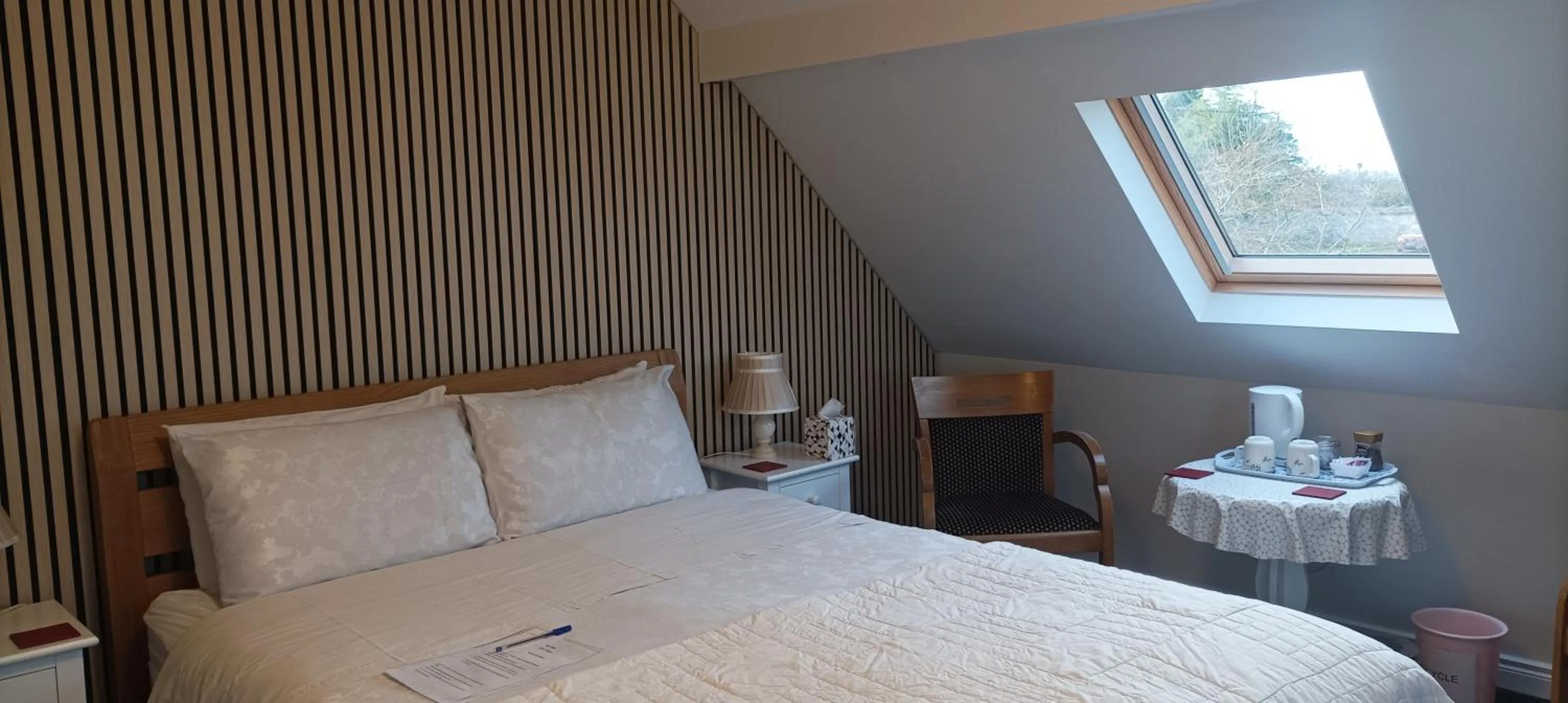 Bedroom, Bed in Twin Oaks Bed & Breakfast