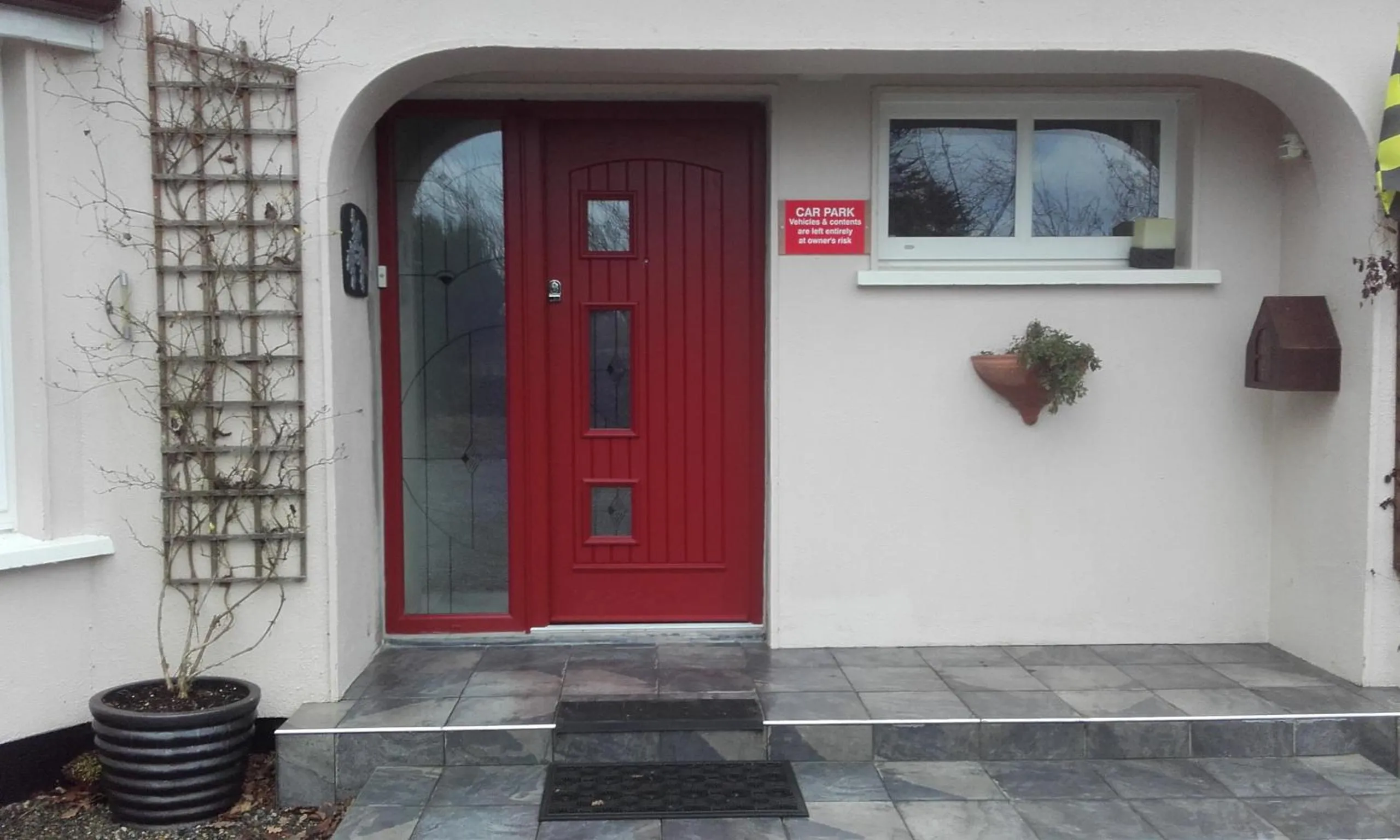 Facade/entrance in Twin Oaks Bed & Breakfast