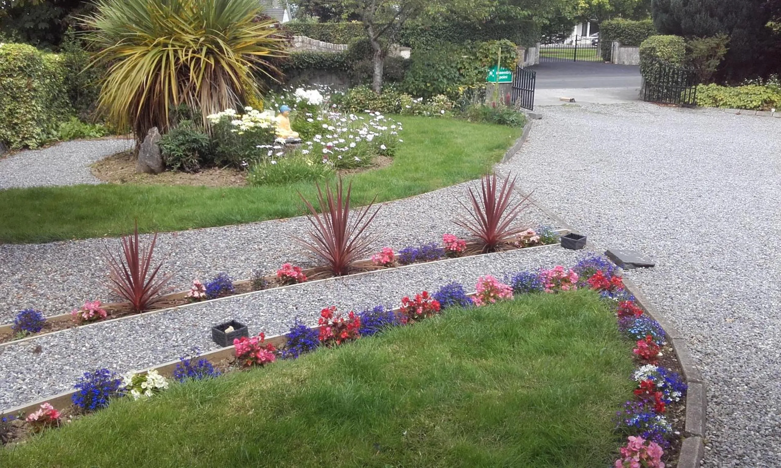 Garden view in Twin Oaks Bed & Breakfast