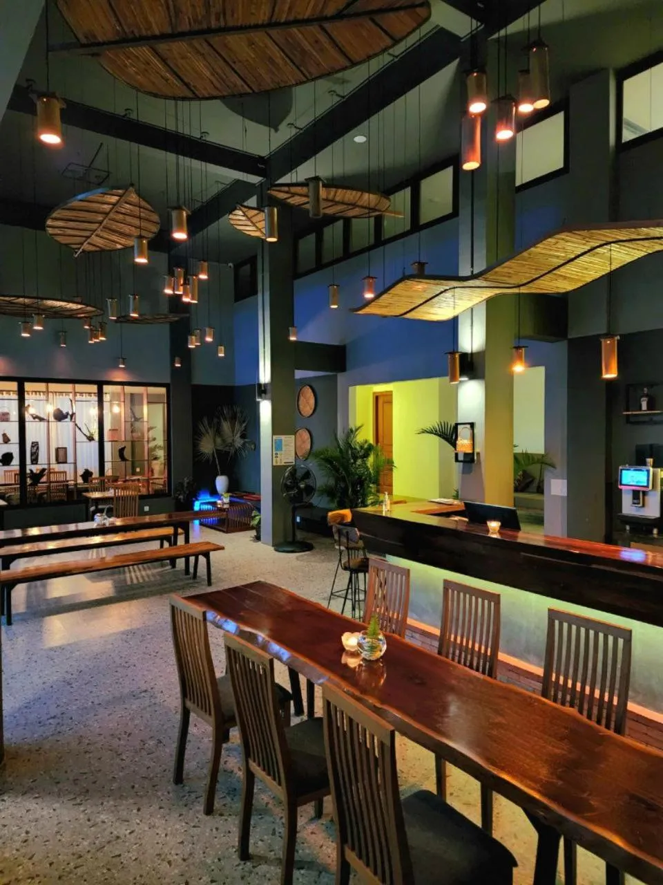 Restaurant/places to eat in DACO Hotel