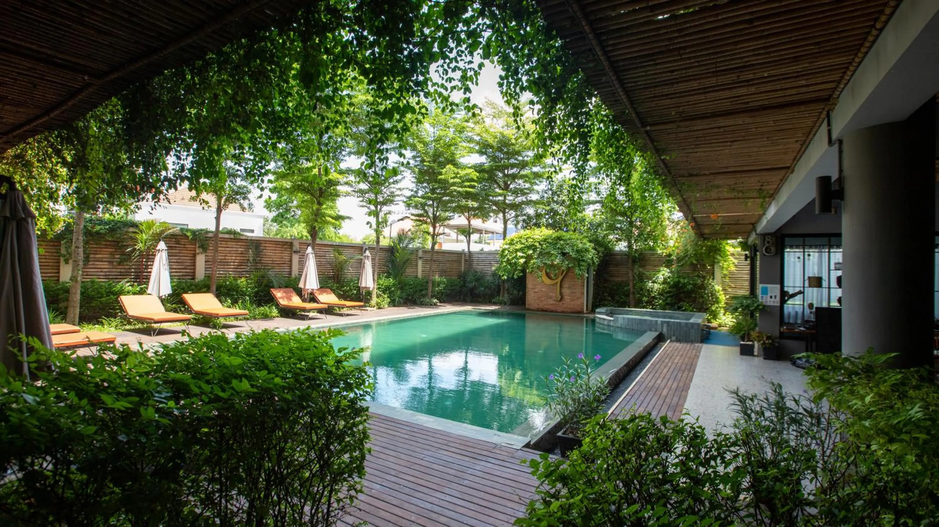 Restaurant/places to eat in DACO Hotel